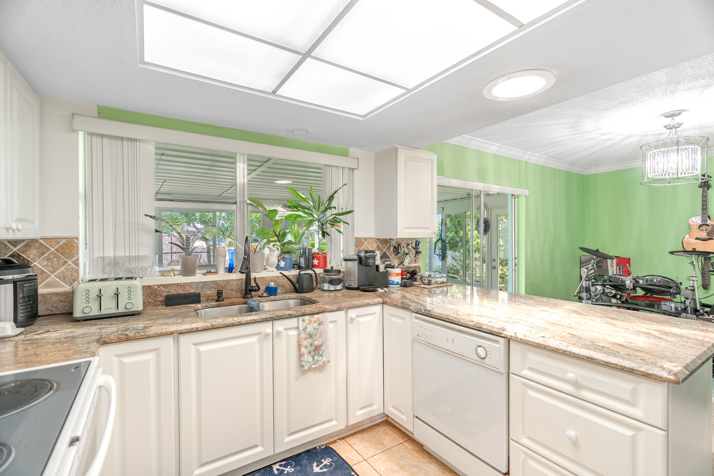 727 SE Calmoso Drive