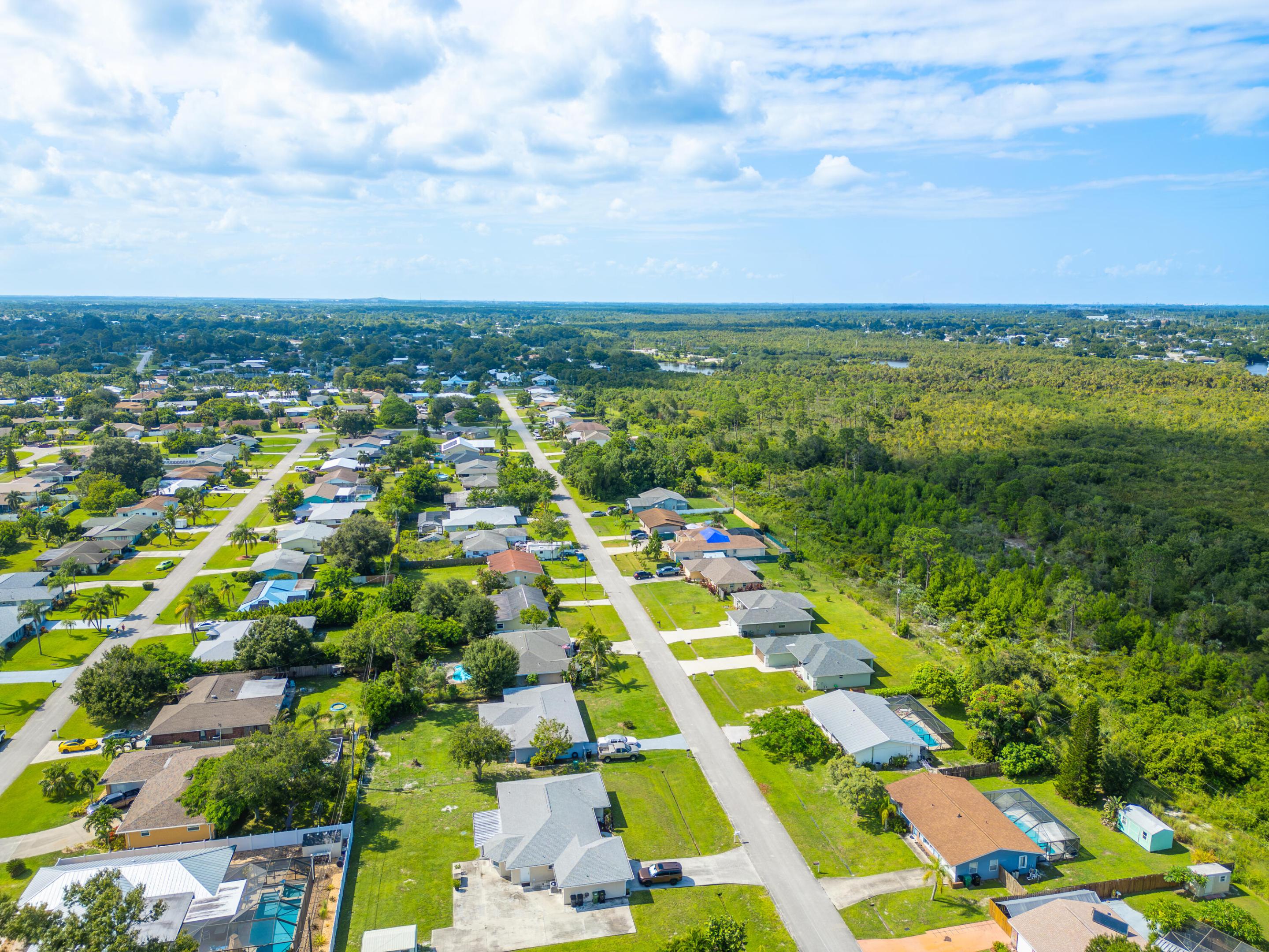 727 SE Calmoso Drive