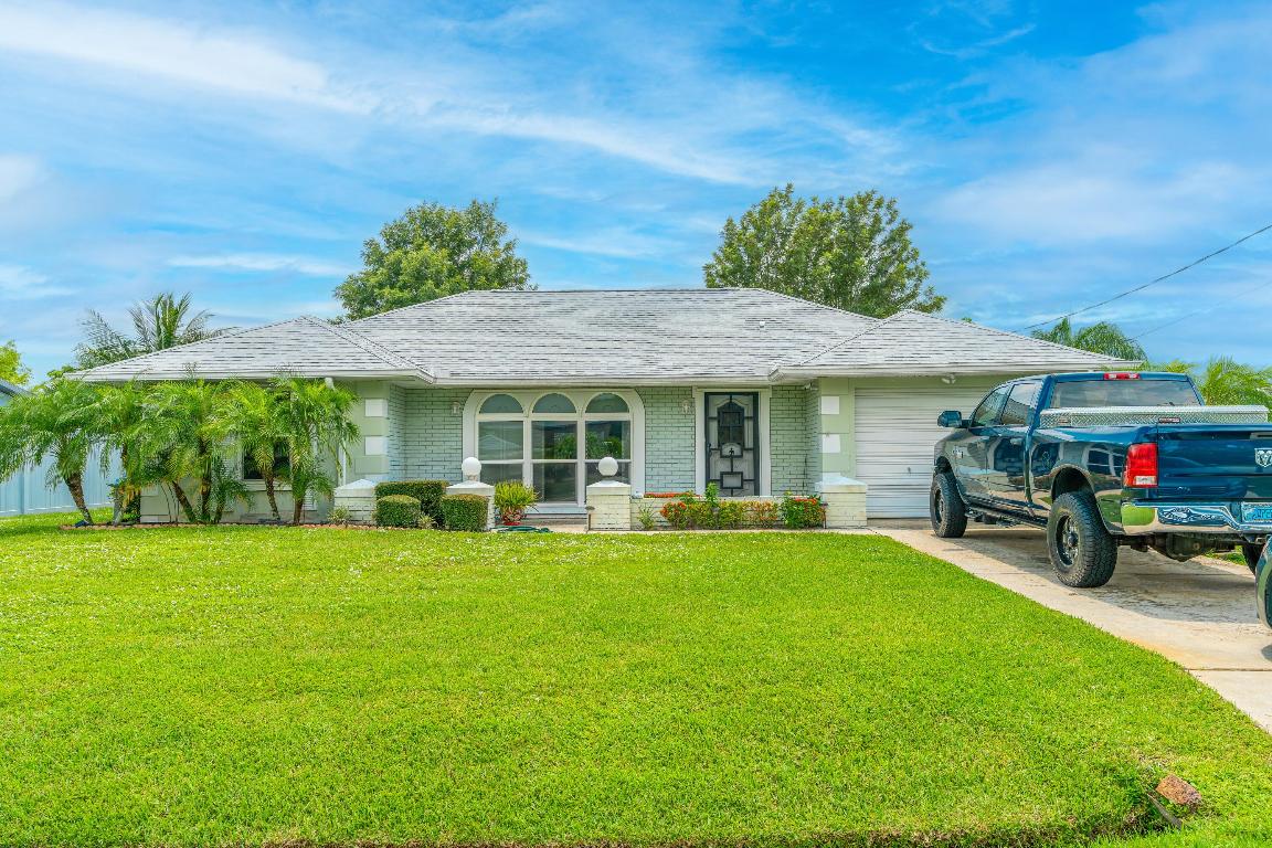 727 SE Calmoso Drive