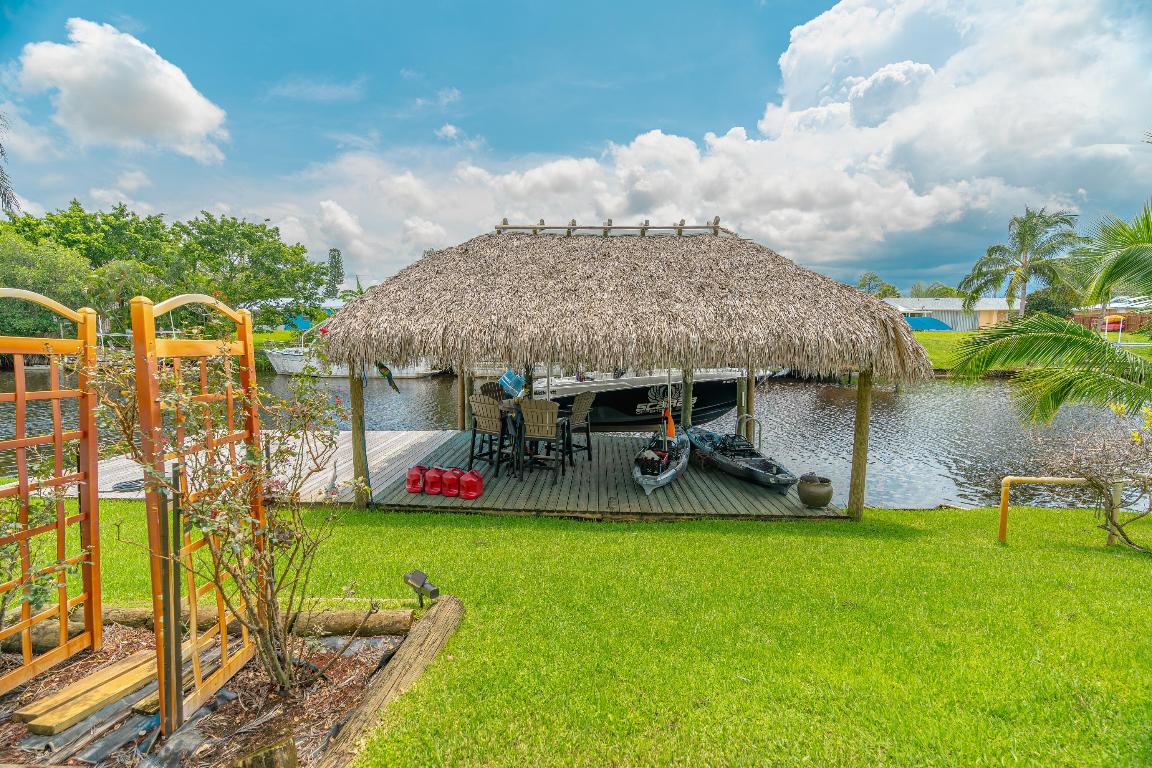 727 SE Calmoso Drive