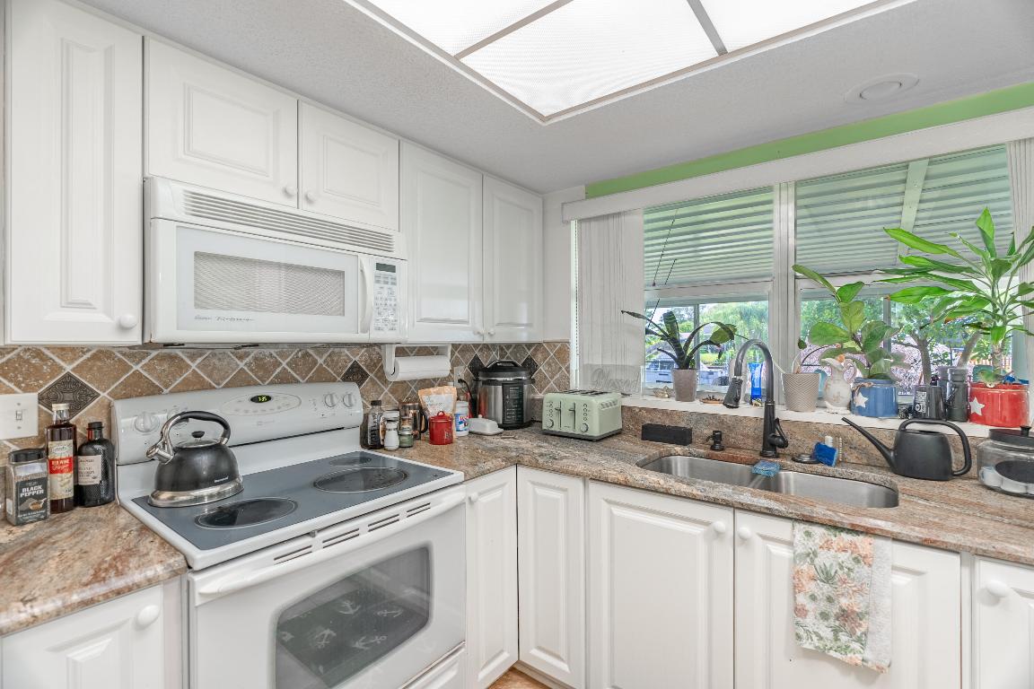 727 SE Calmoso Drive