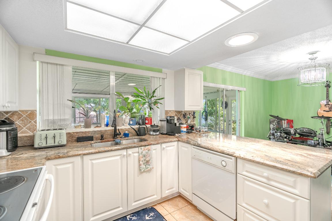 727 SE Calmoso Drive