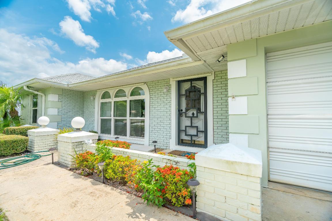 727 SE Calmoso Drive