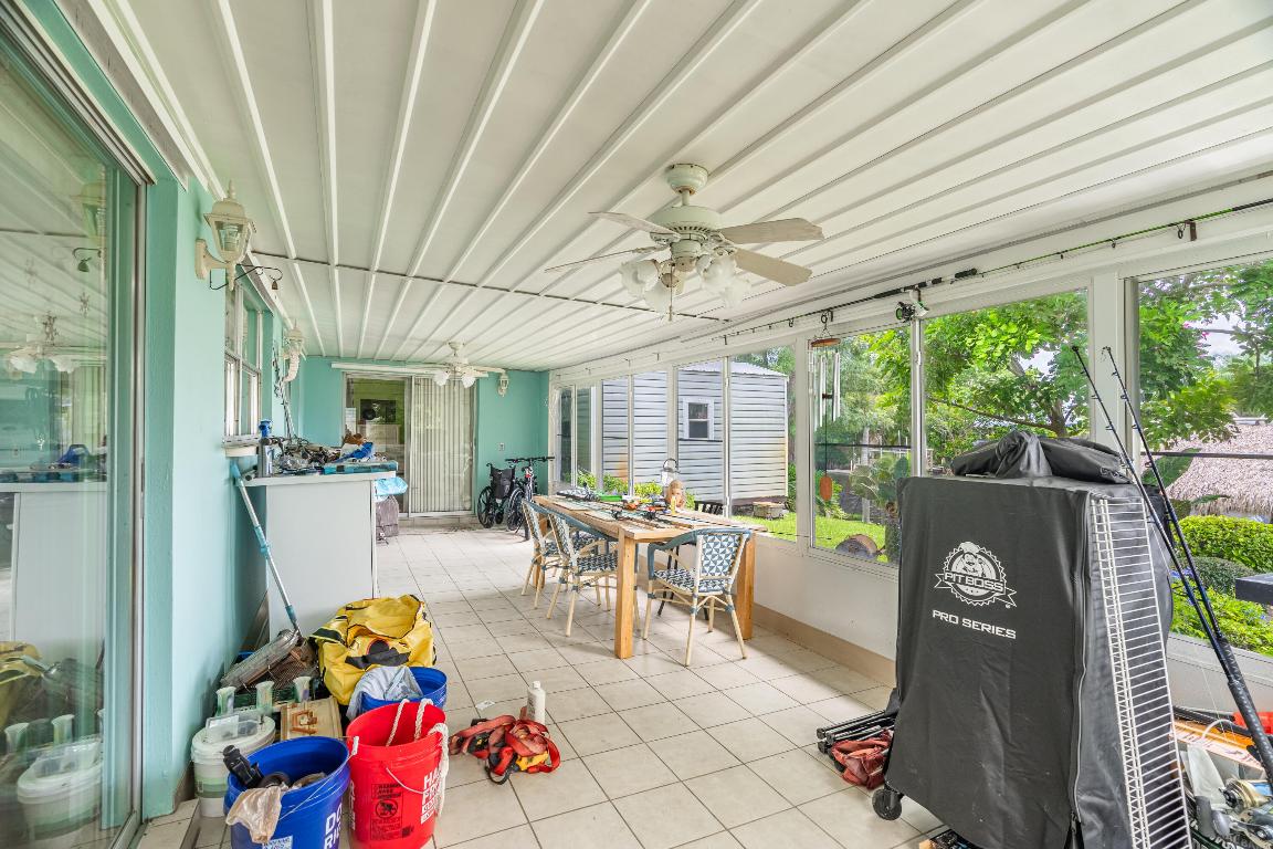 727 SE Calmoso Drive