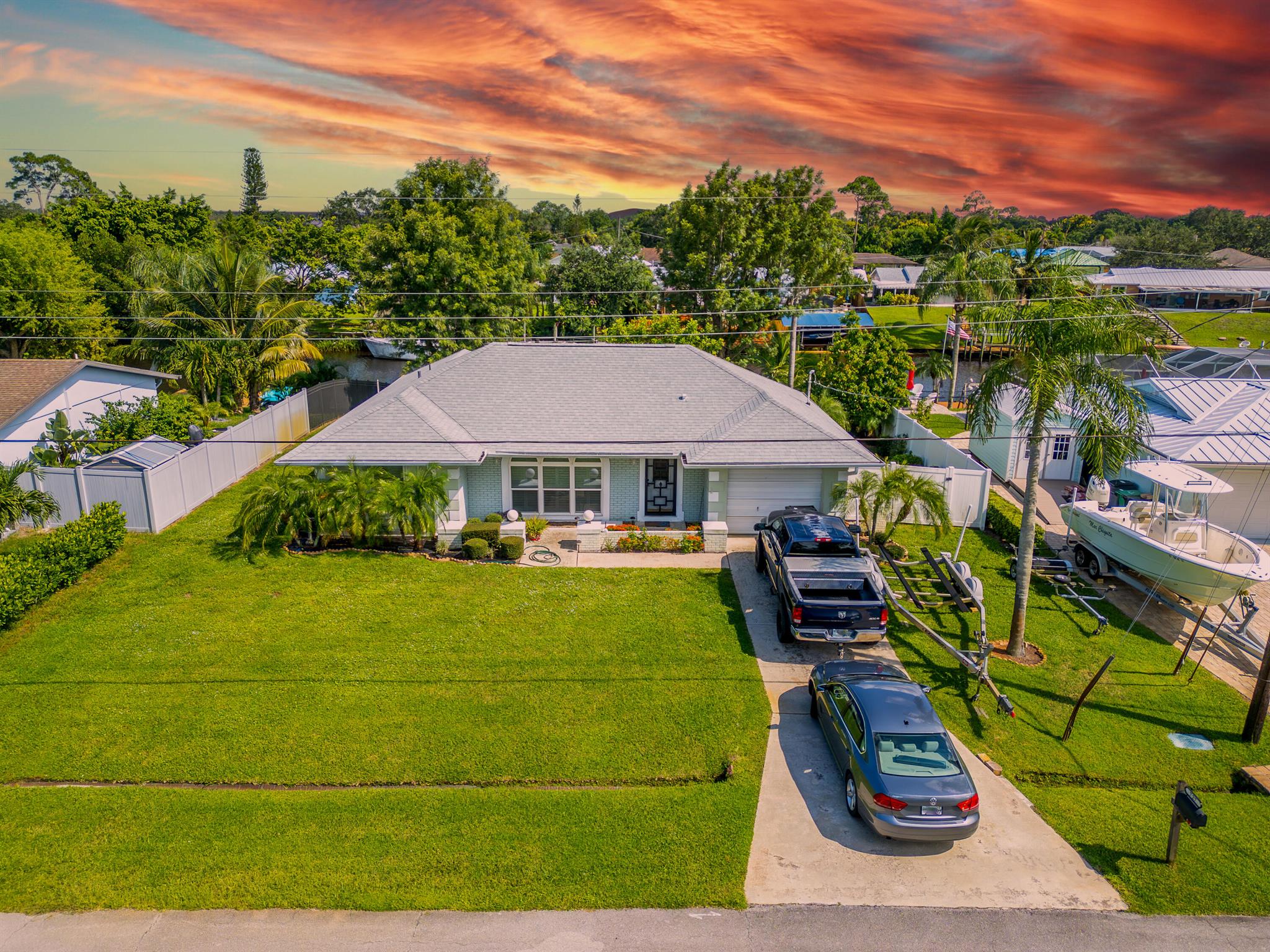 727 SE Calmoso Drive