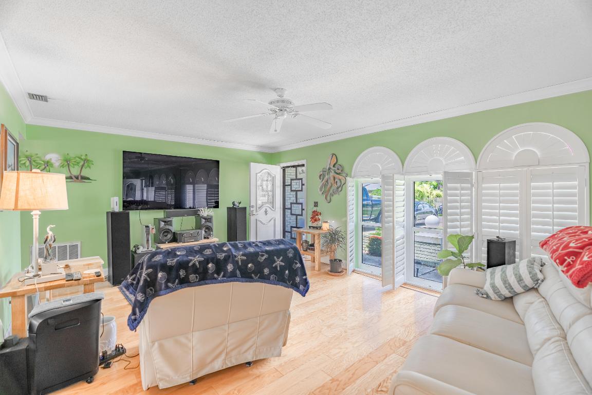 727 SE Calmoso Drive