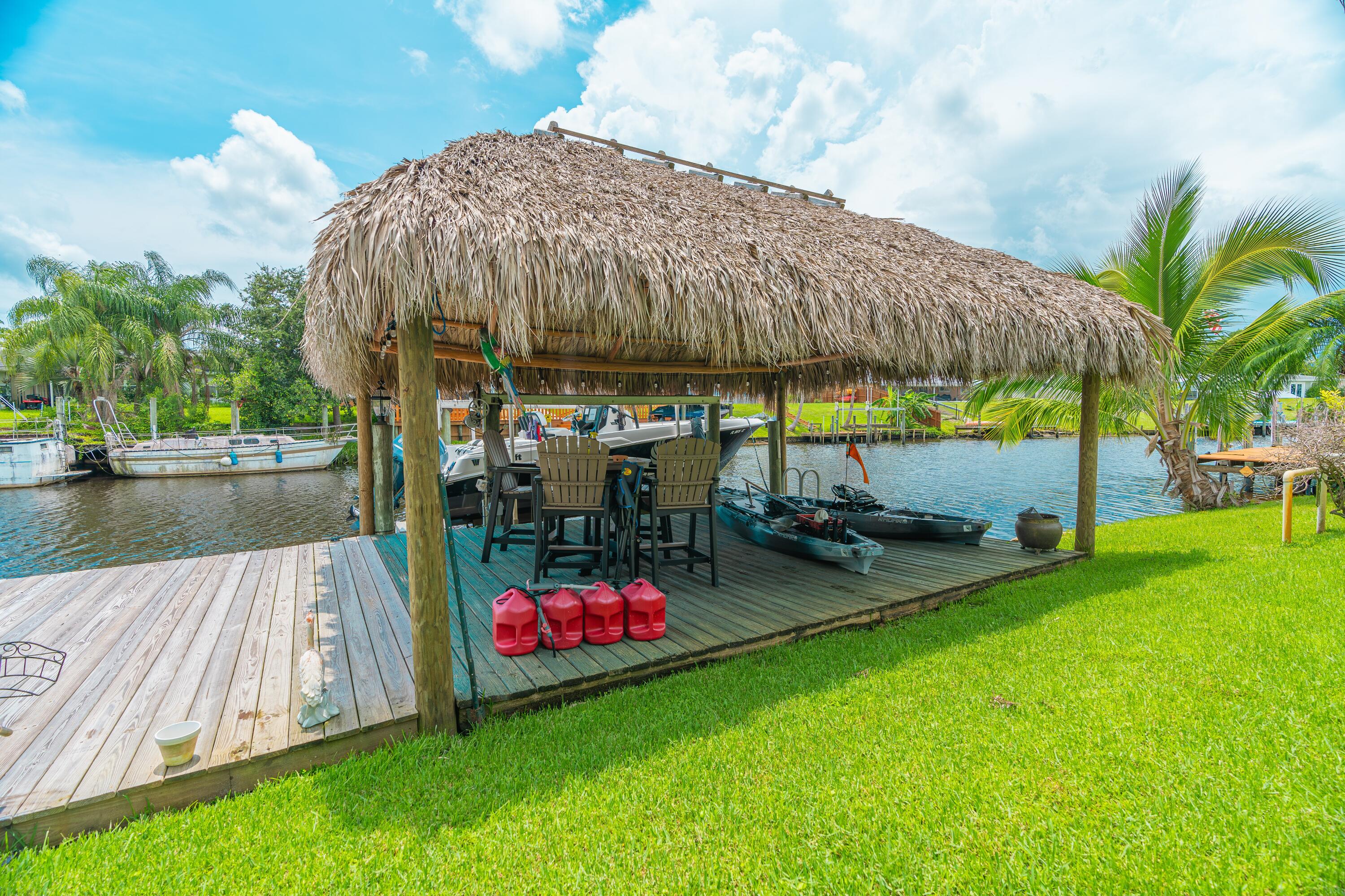 727 SE Calmoso Drive