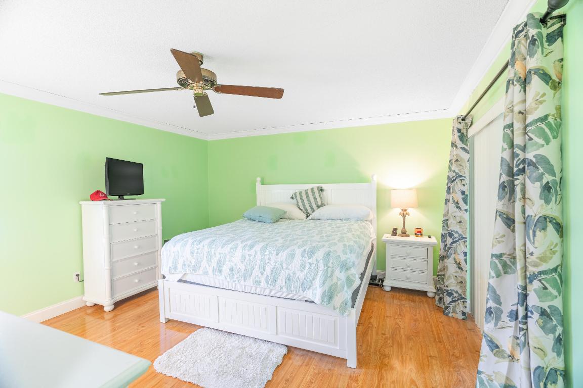 727 SE Calmoso Drive