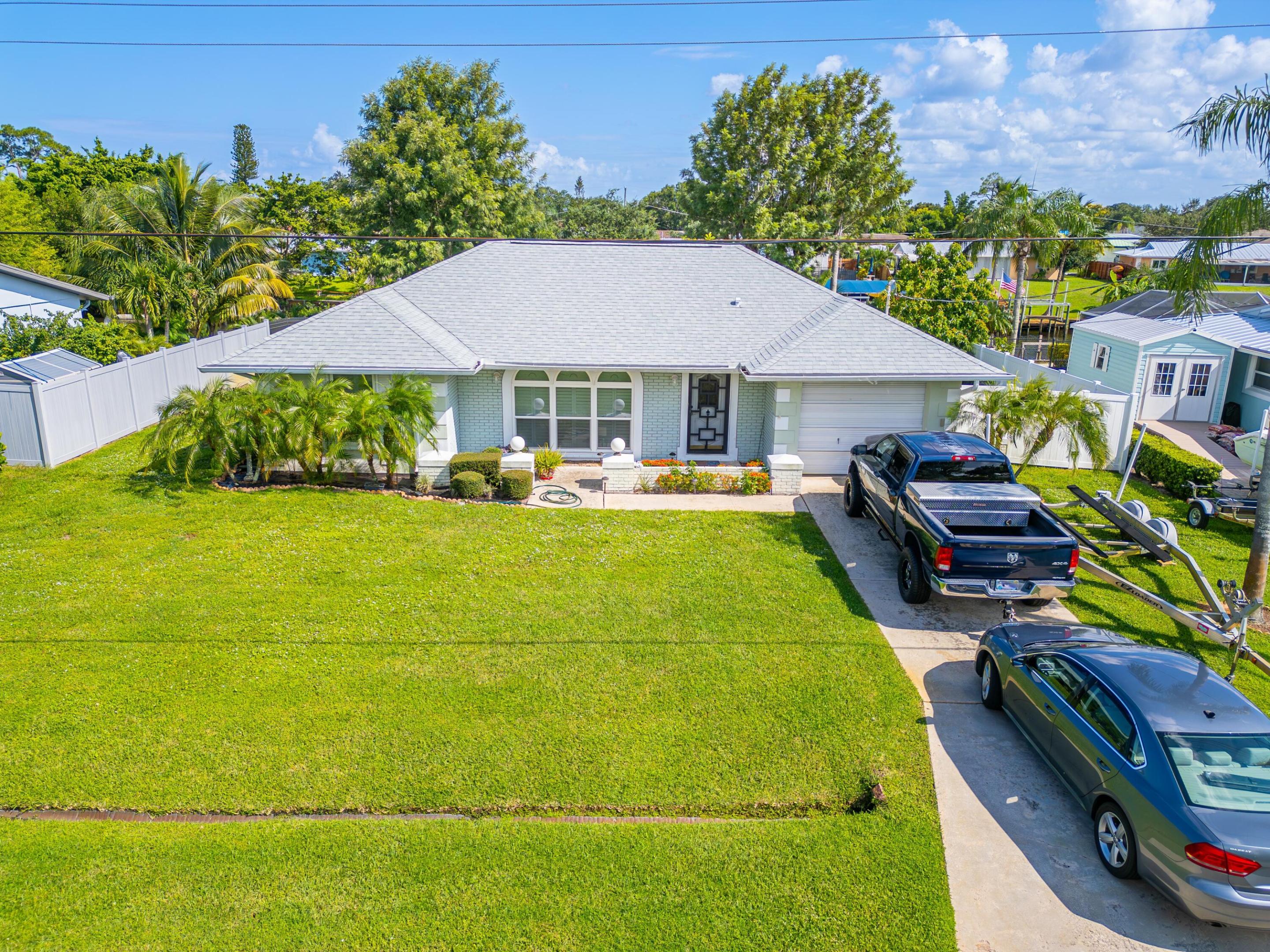 727 SE Calmoso Drive