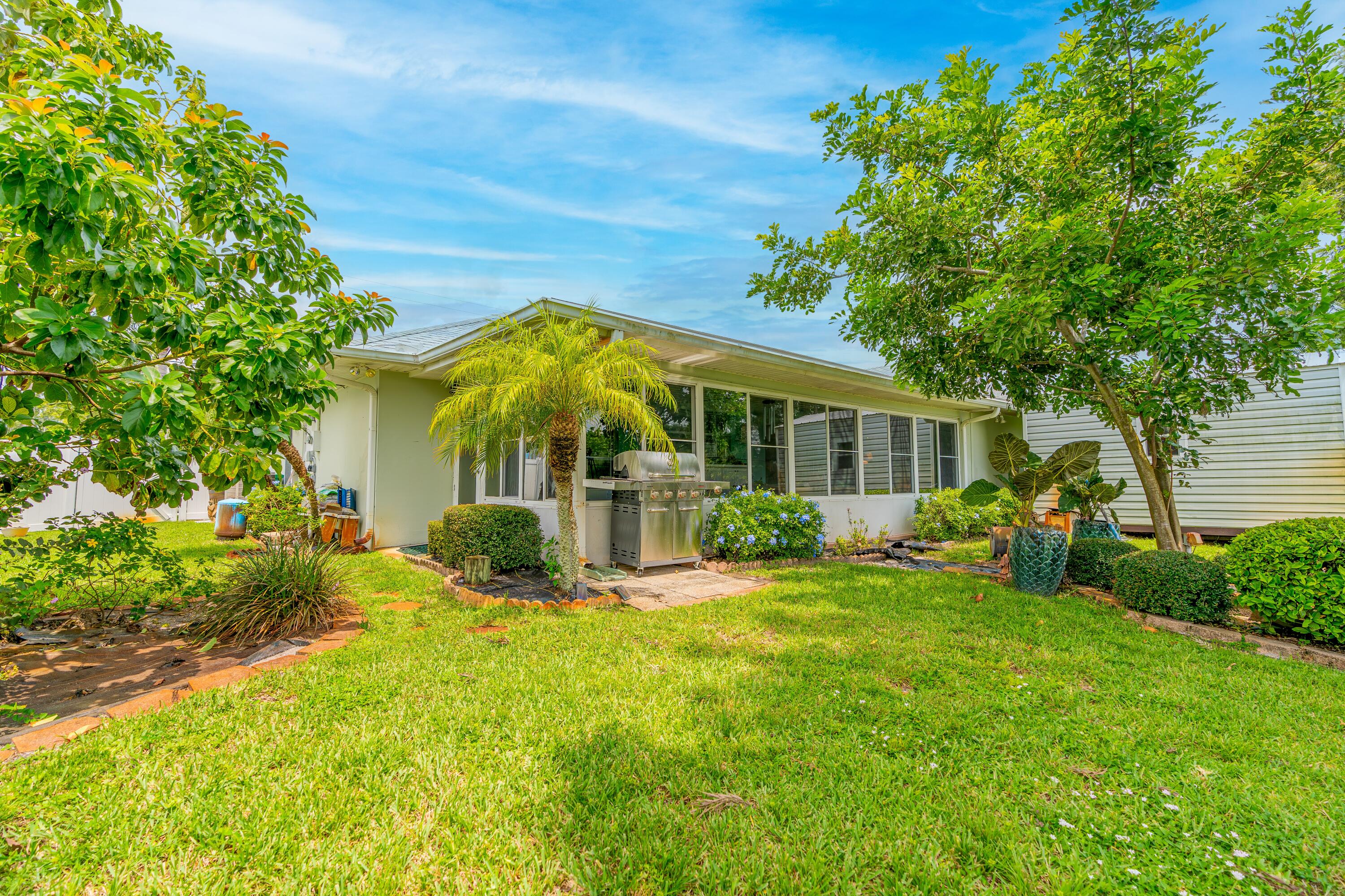 727 SE Calmoso Drive