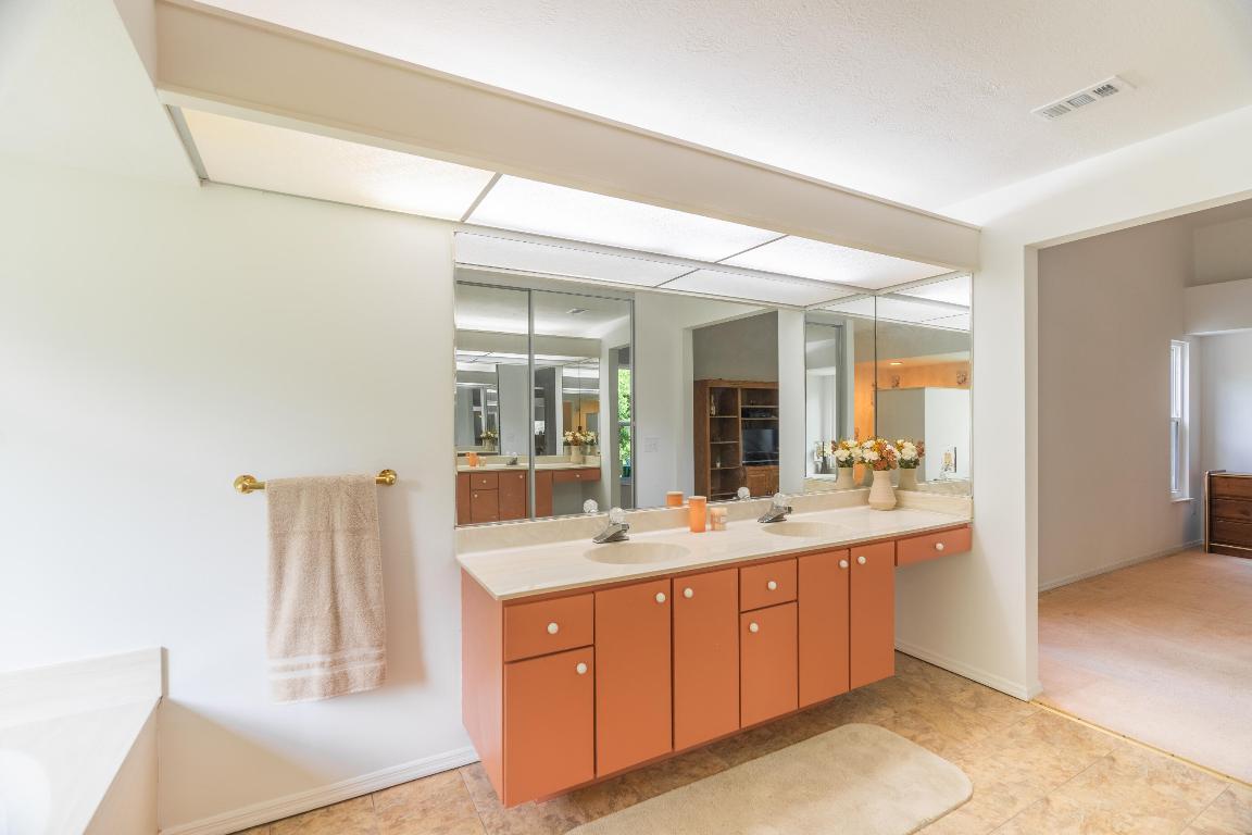 835 NE Stokes Terrace