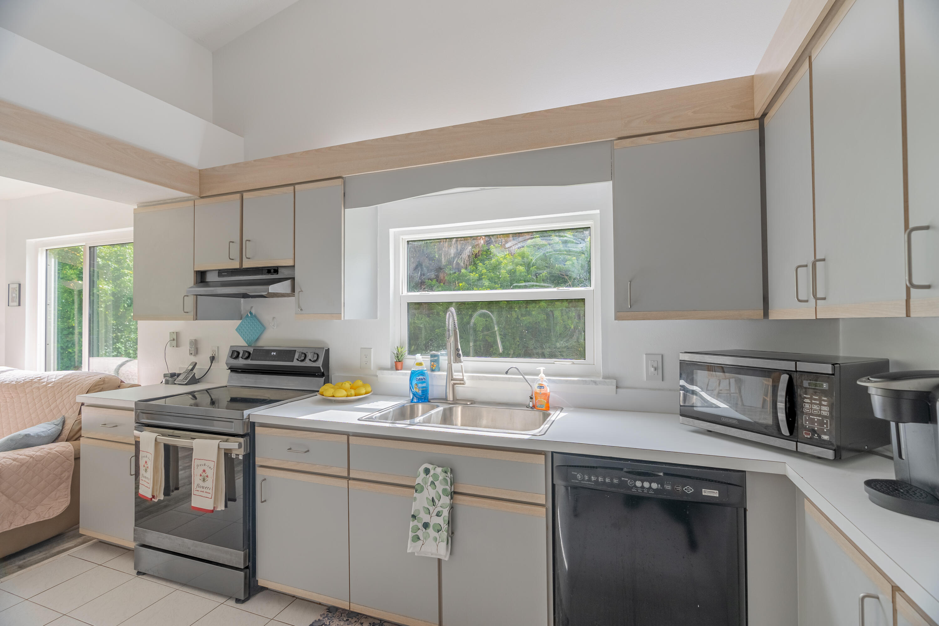 835 NE Stokes Terrace