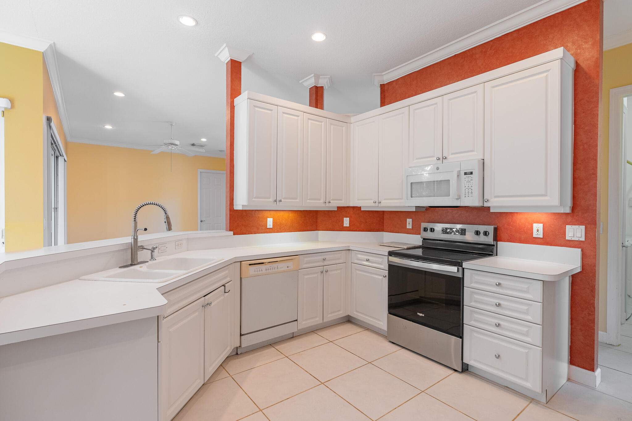 2401 SW Carriage Place