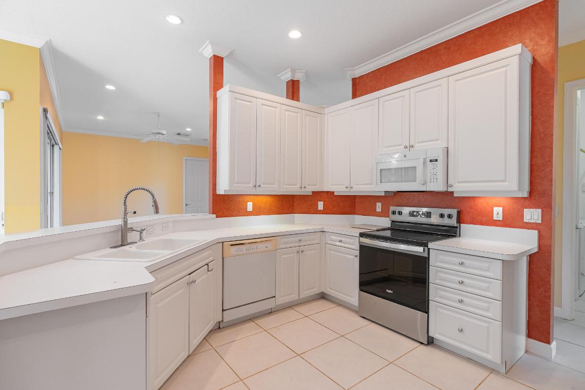 2401 SW Carriage Place