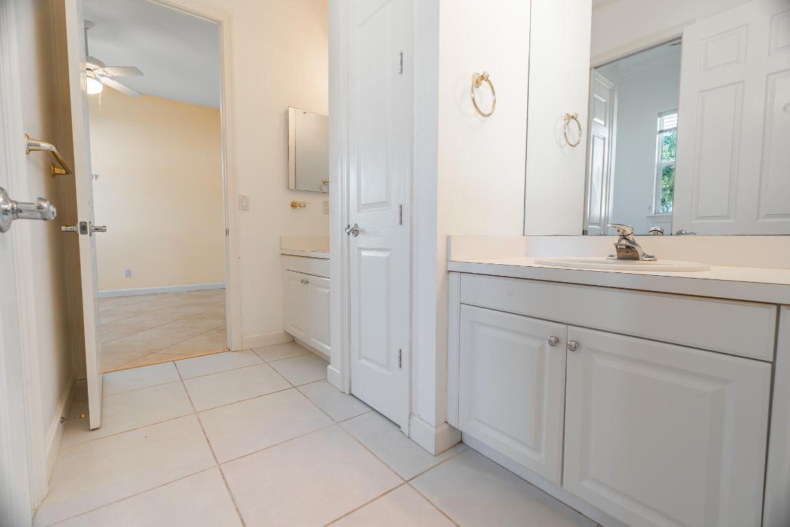 2401 SW Carriage Place