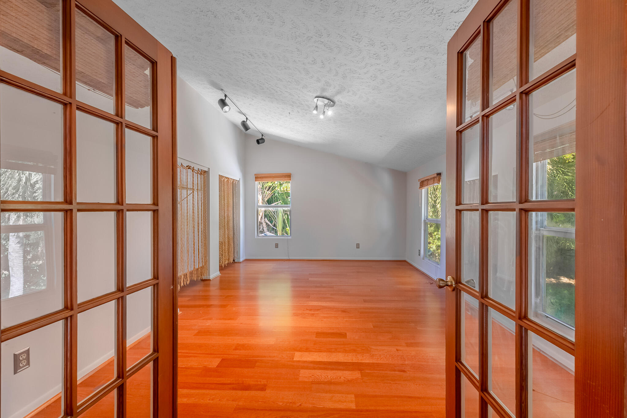 6109 Cassia Drive