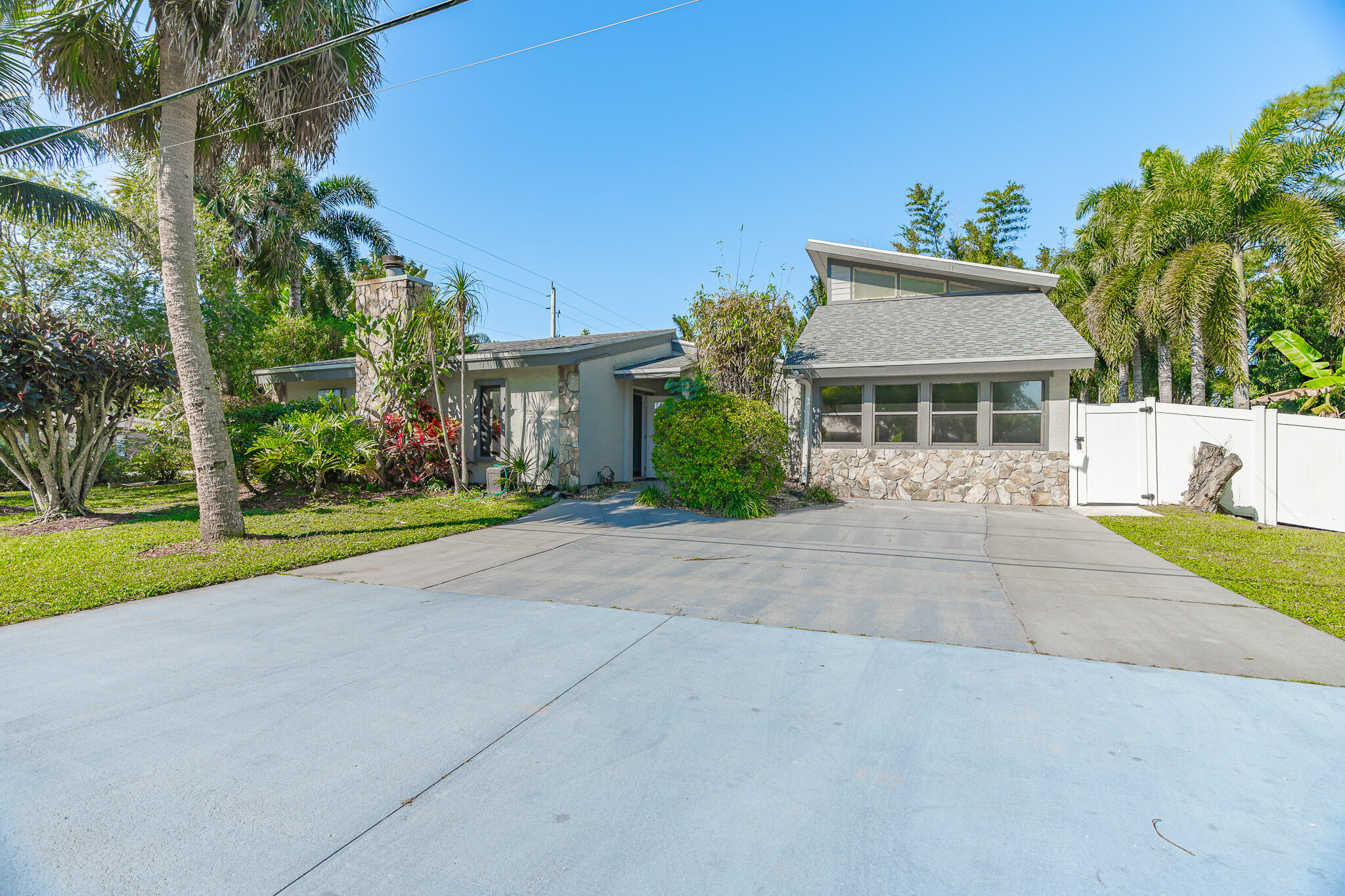 6109 Cassia Drive