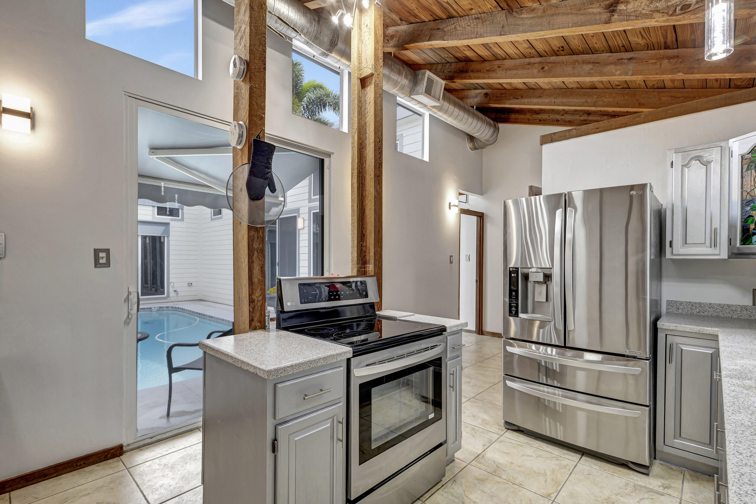 6109 Cassia Drive