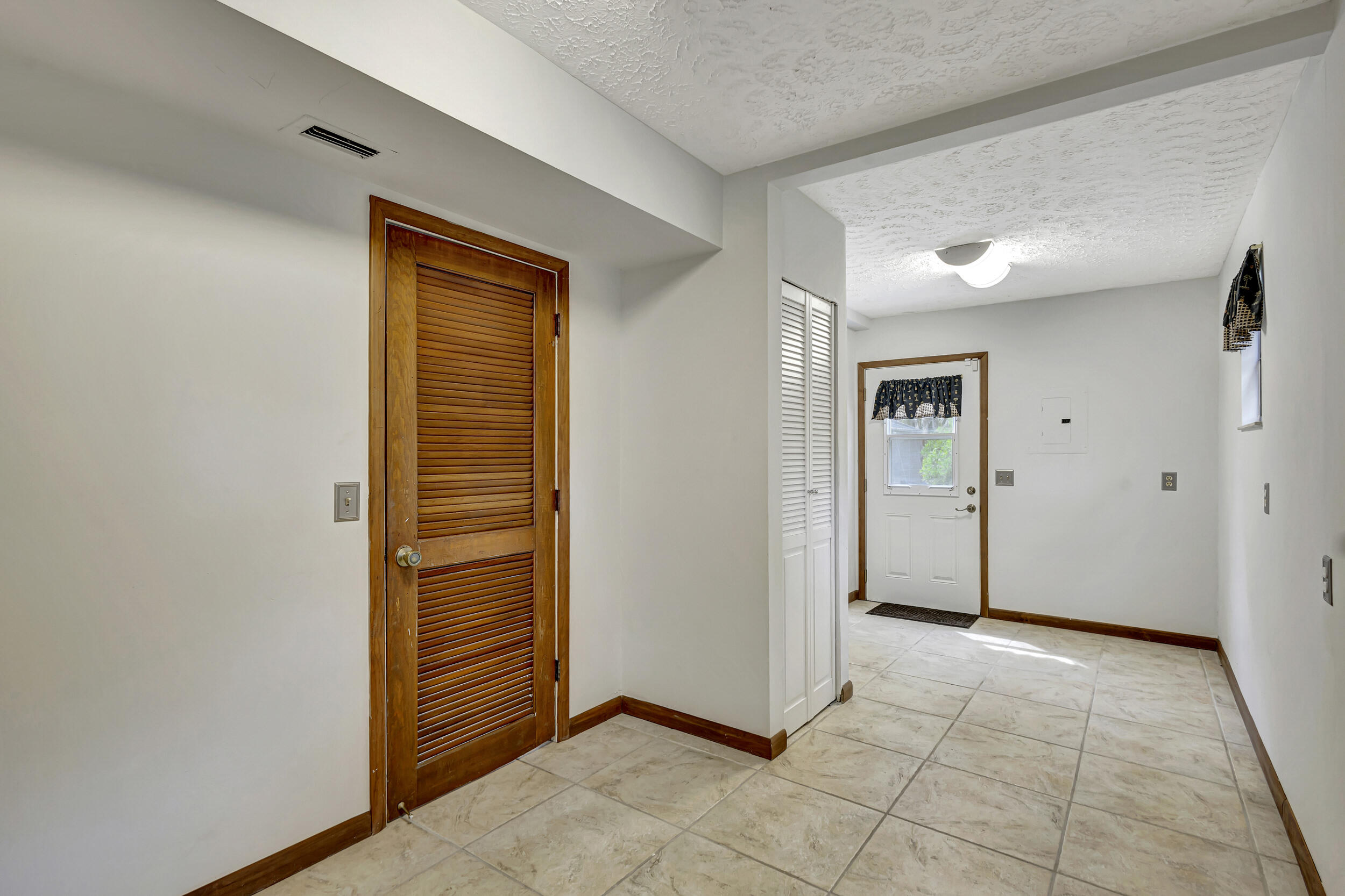6109 Cassia Drive