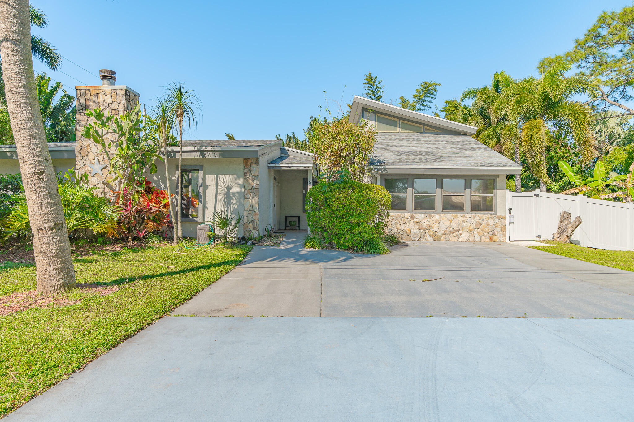 6109 Cassia Drive