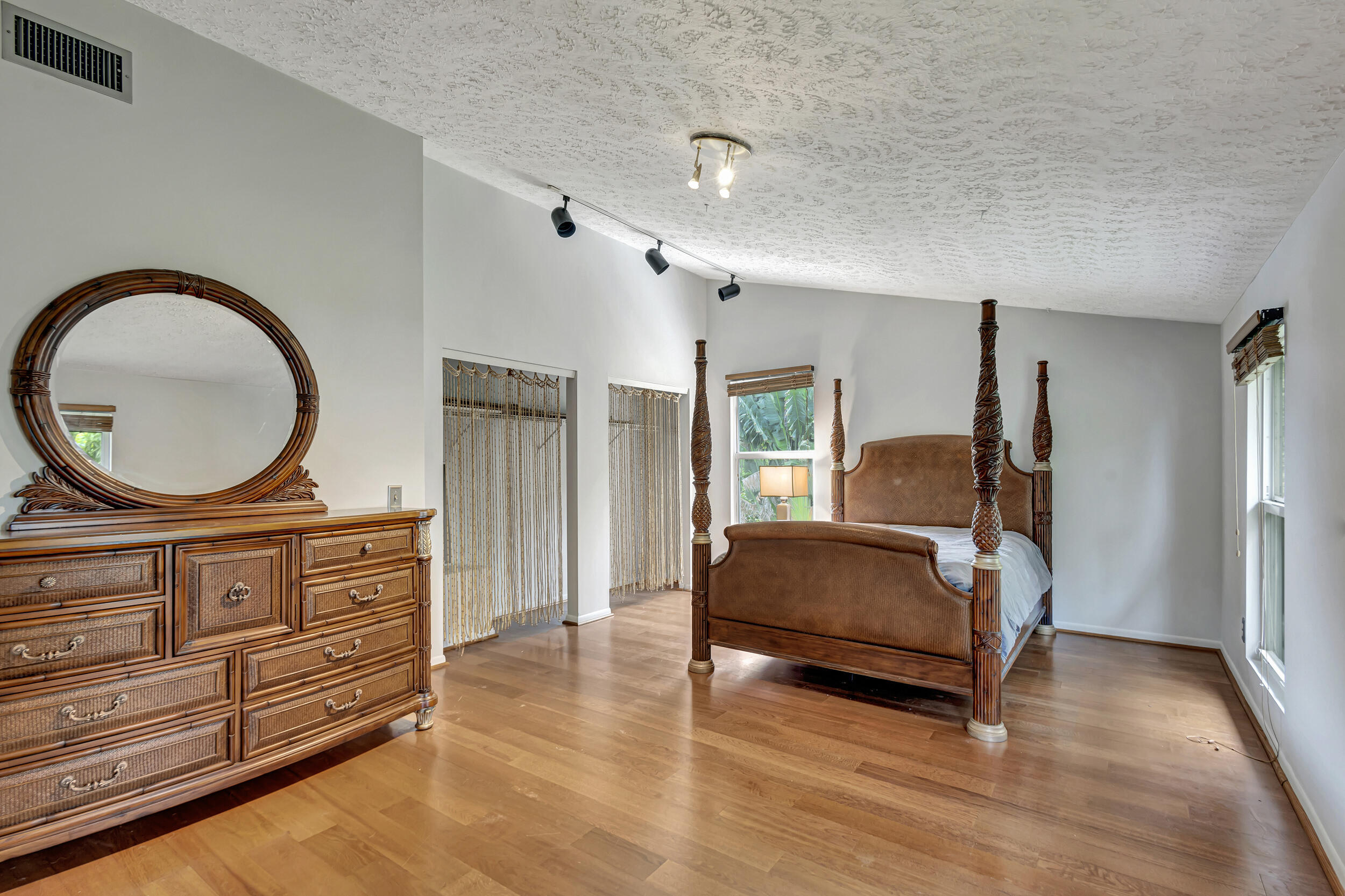 6109 Cassia Drive