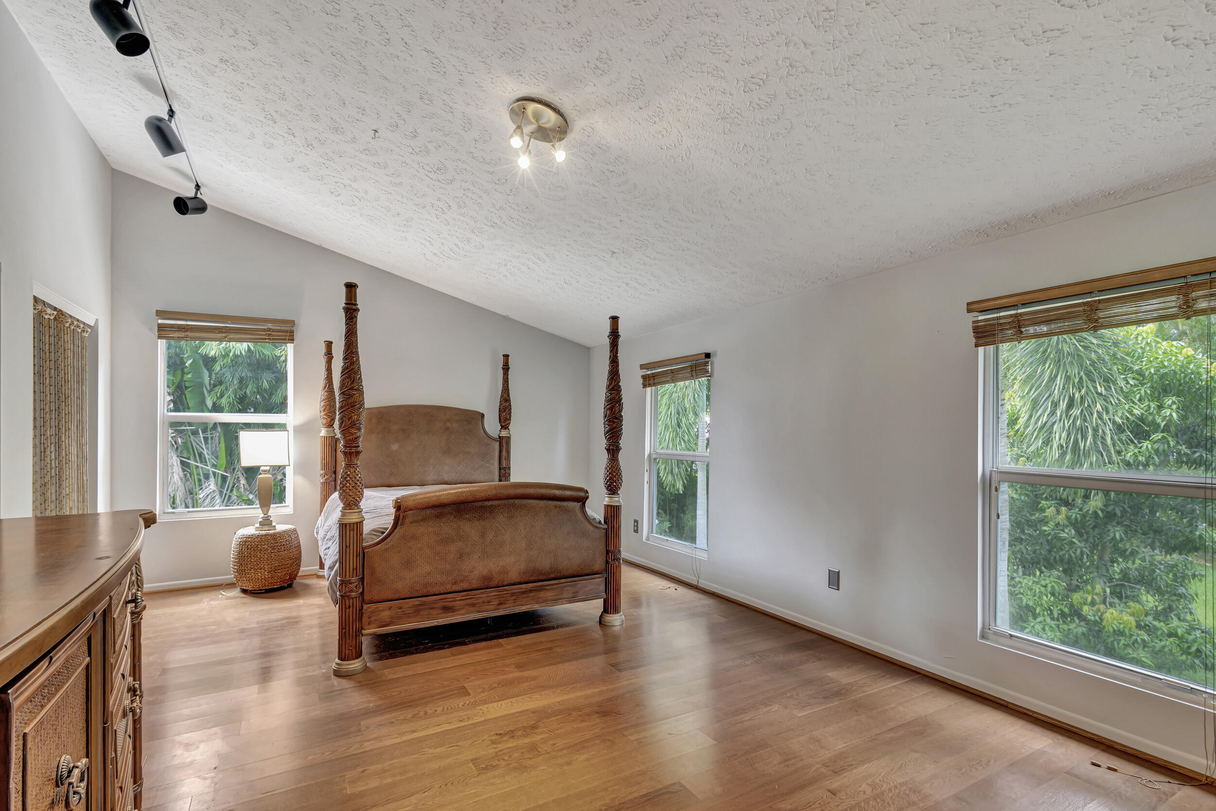 6109 Cassia Drive