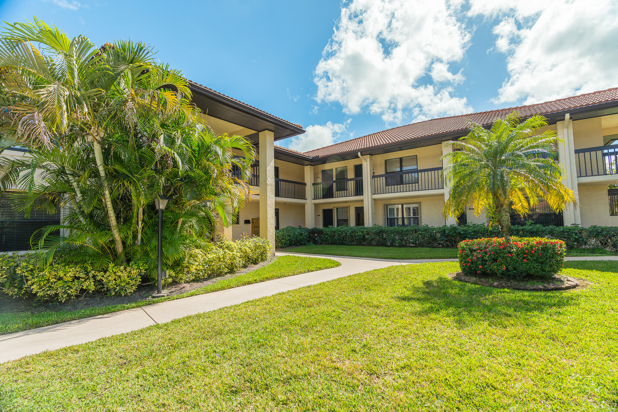 360 SW South River Drive 206