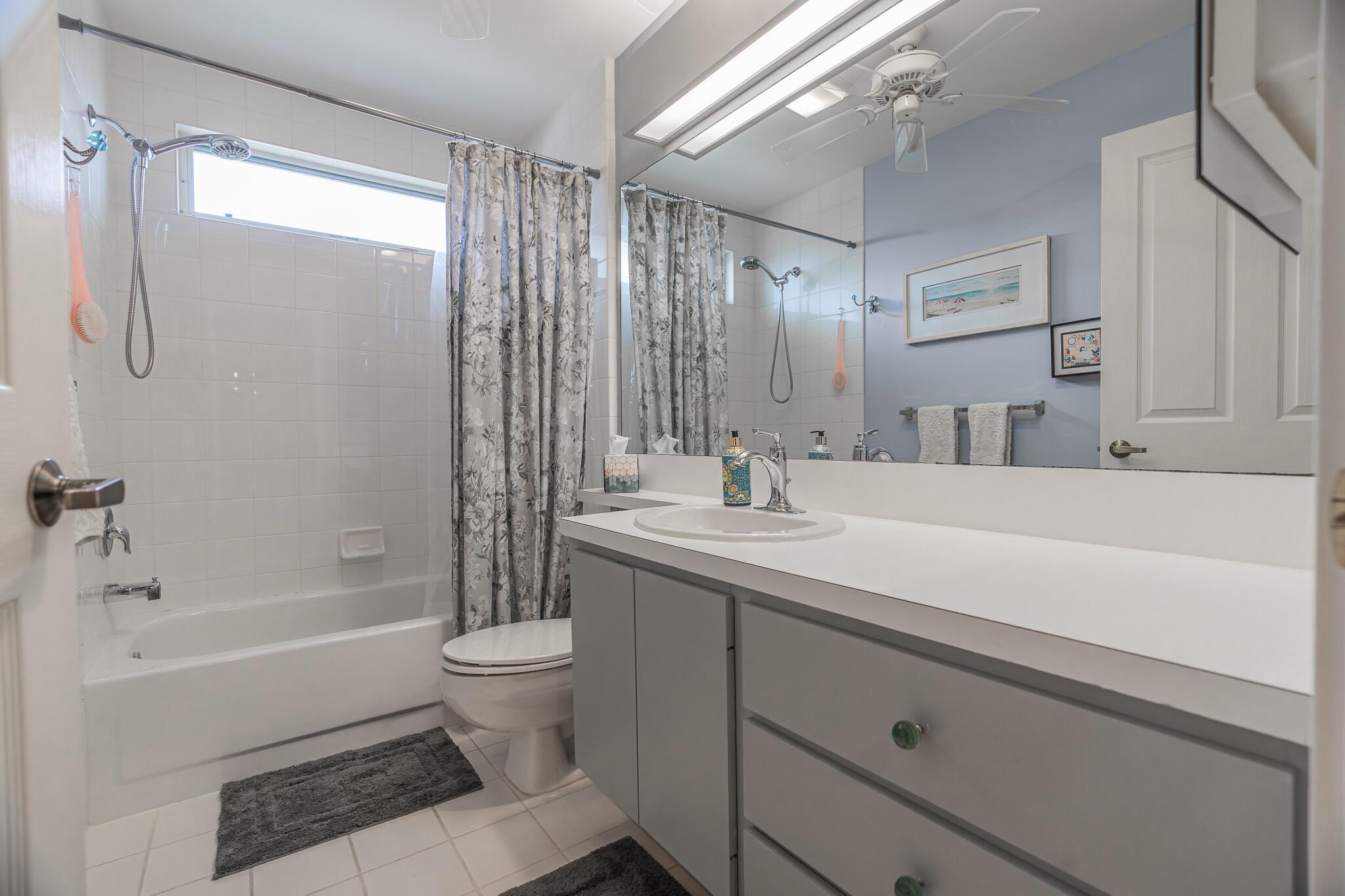 1215 NW Sun Terrace Circle C