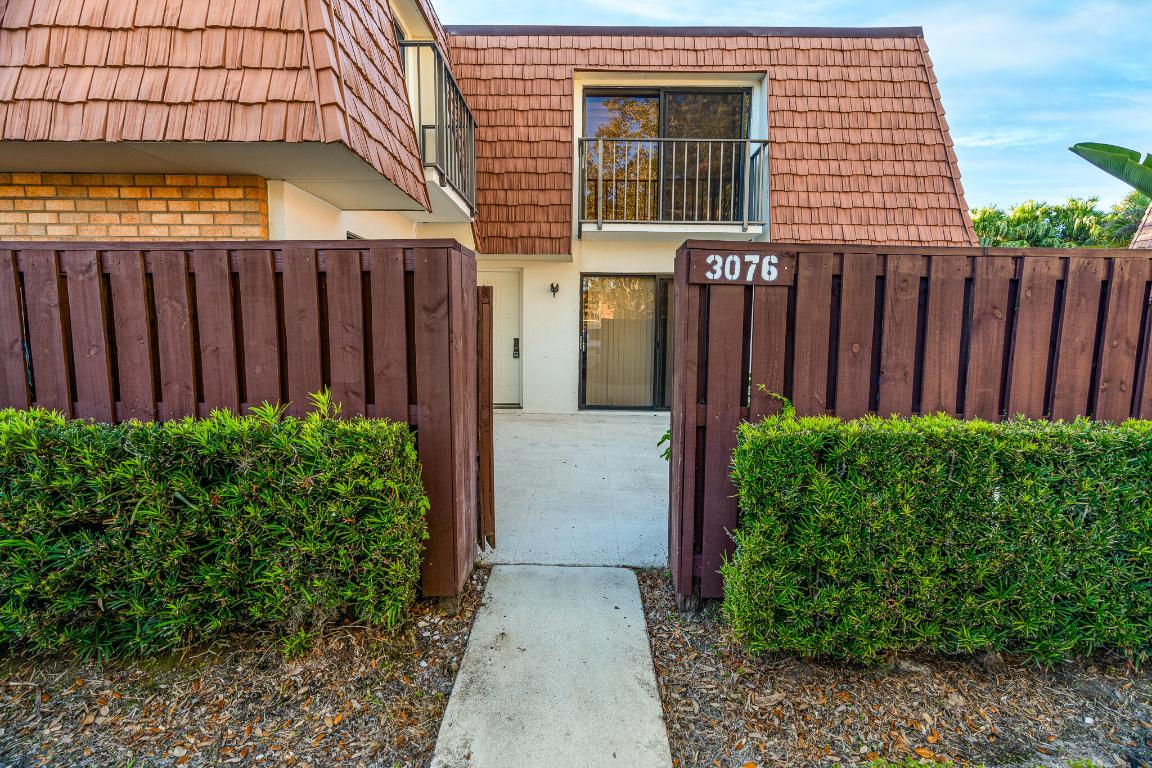 3076 SW Sunset Trace Circle