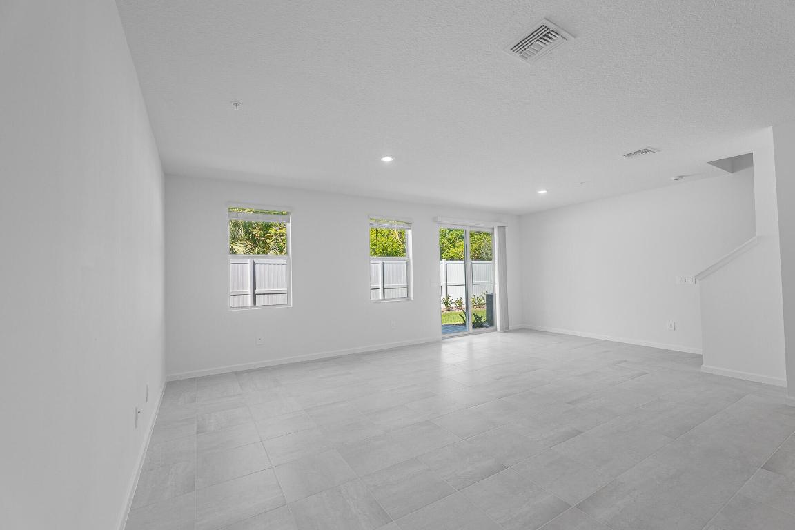 466 Salisbury Circle