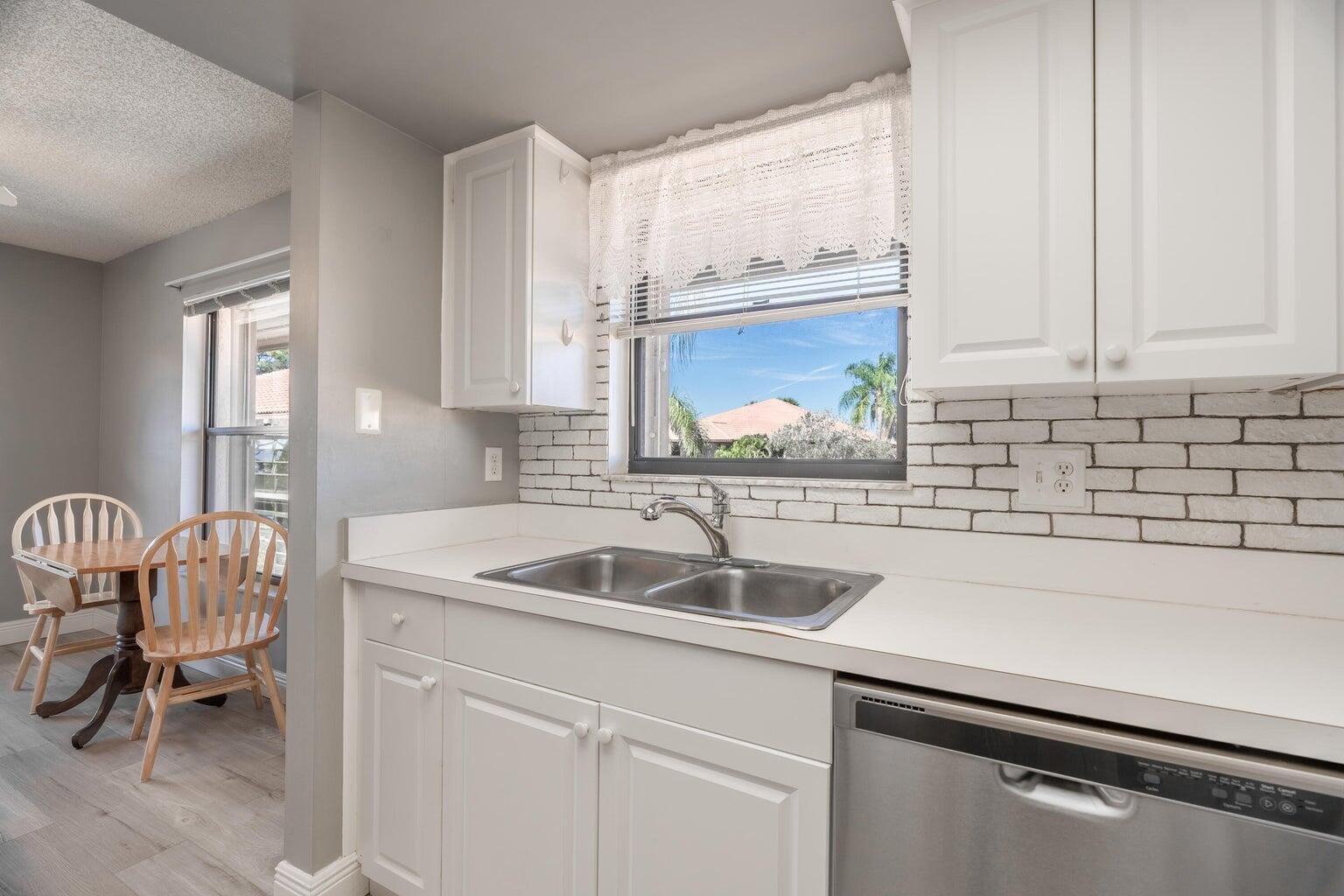 450 SW South River Drive 207