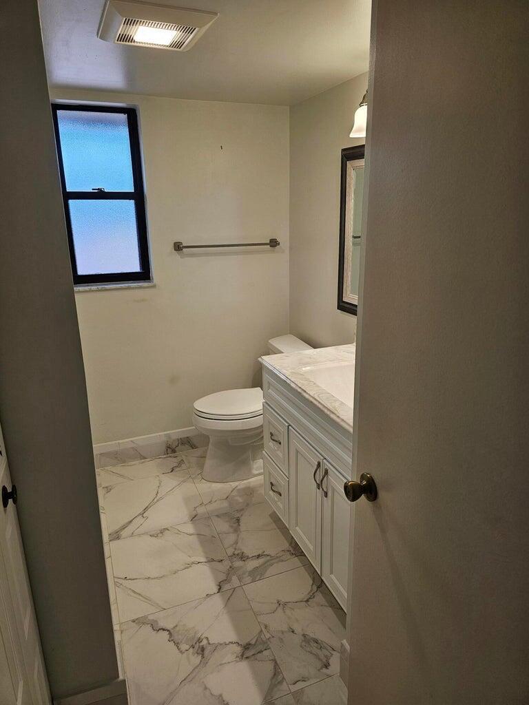 450 SW South River Drive 207