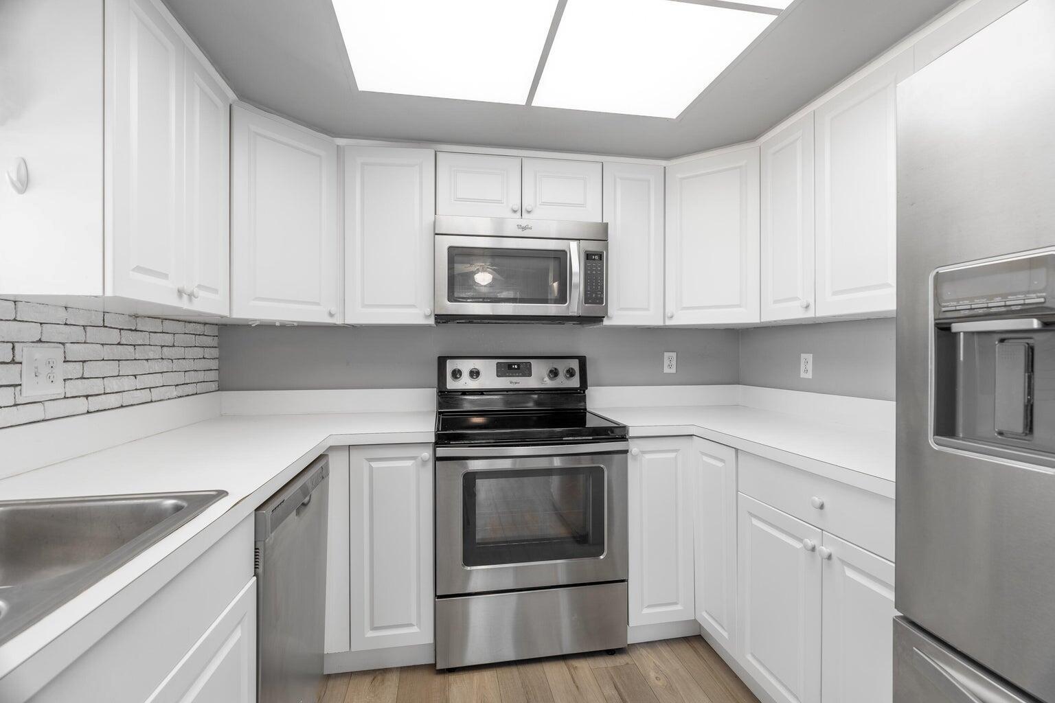 450 SW South River Drive 207