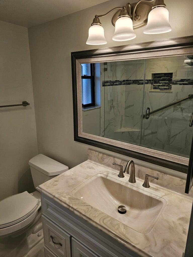 450 SW South River Drive 207