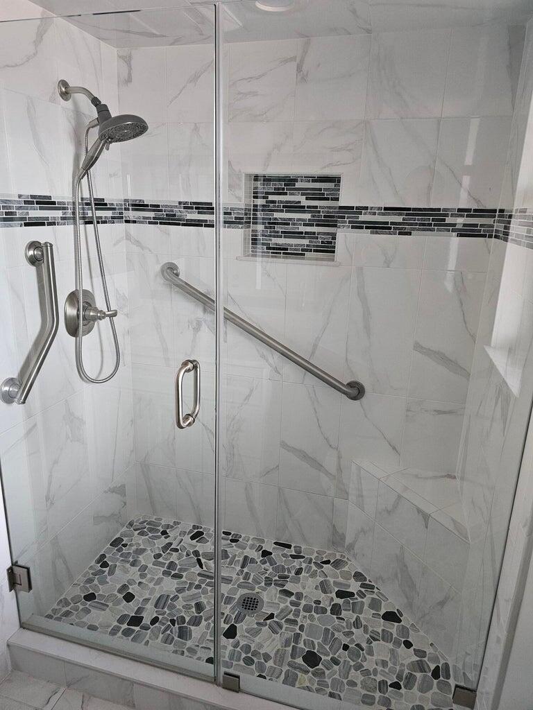 450 SW South River Drive 207