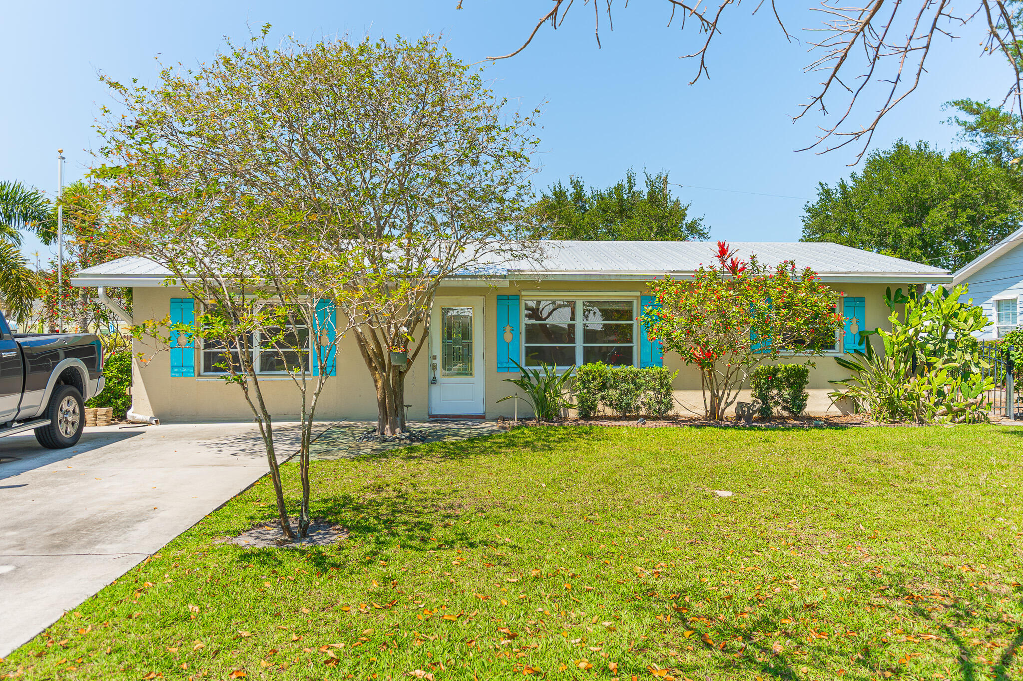 1079 NE Crescent Street