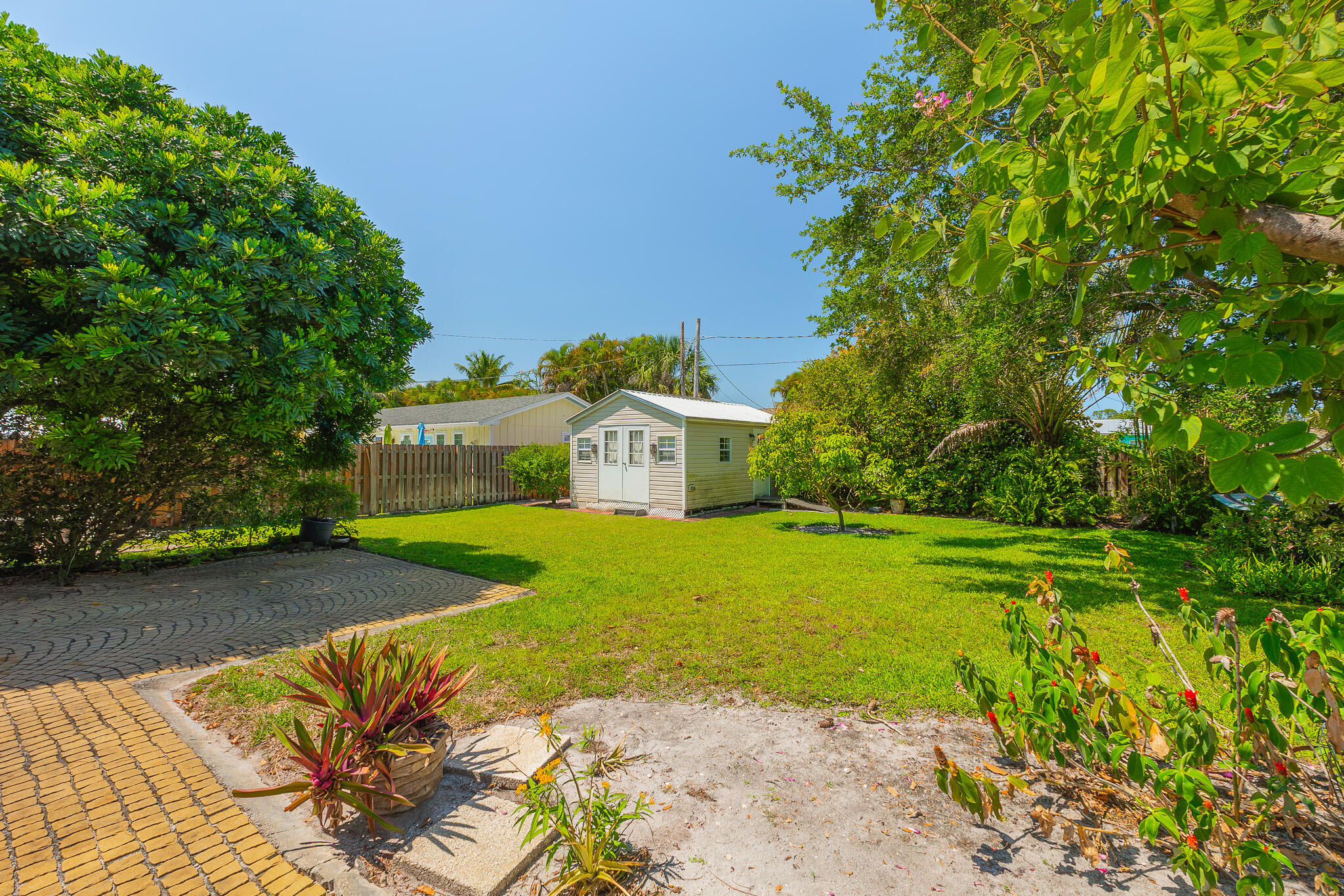 1079 NE Crescent Street