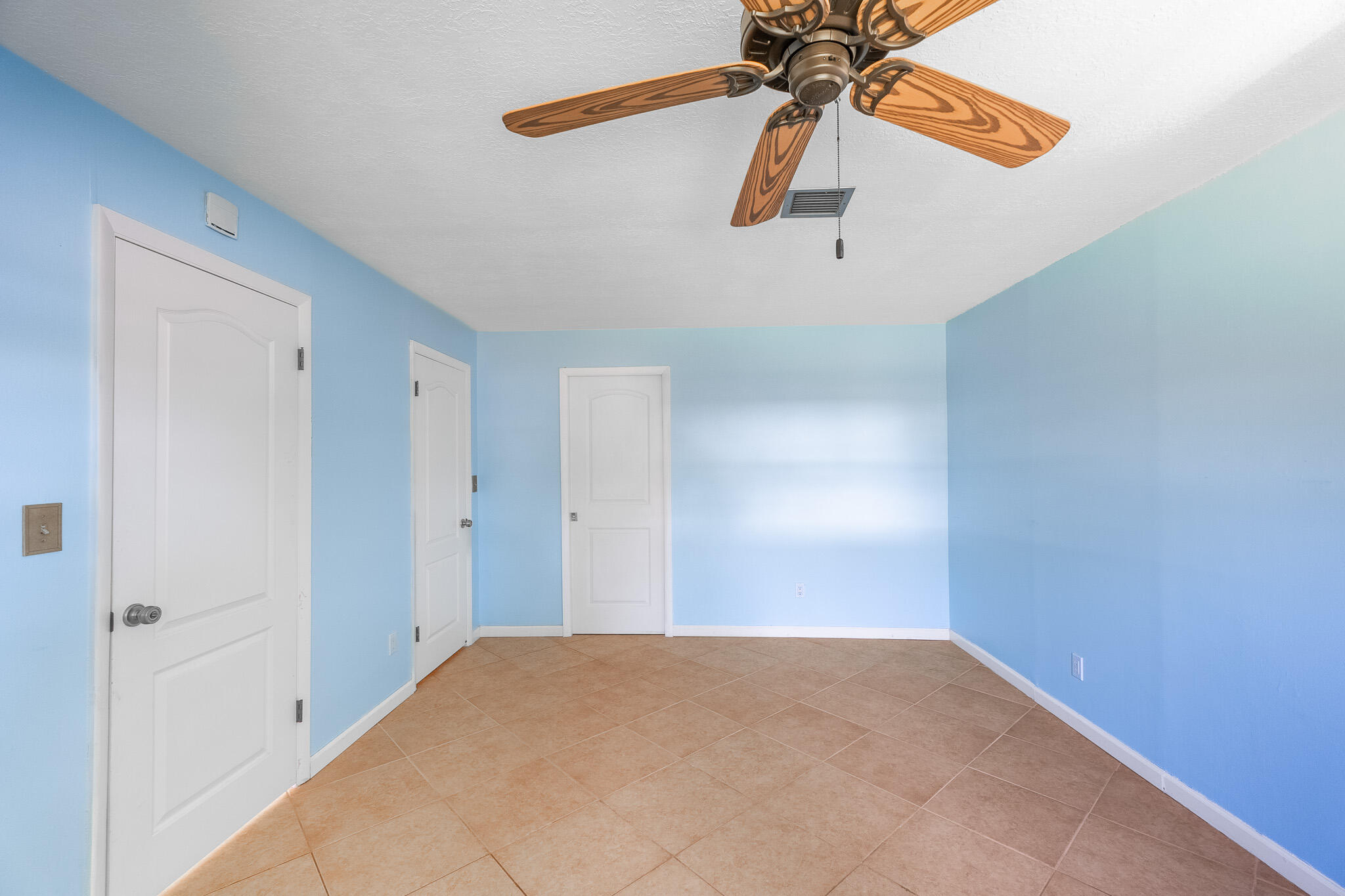 1079 NE Crescent Street