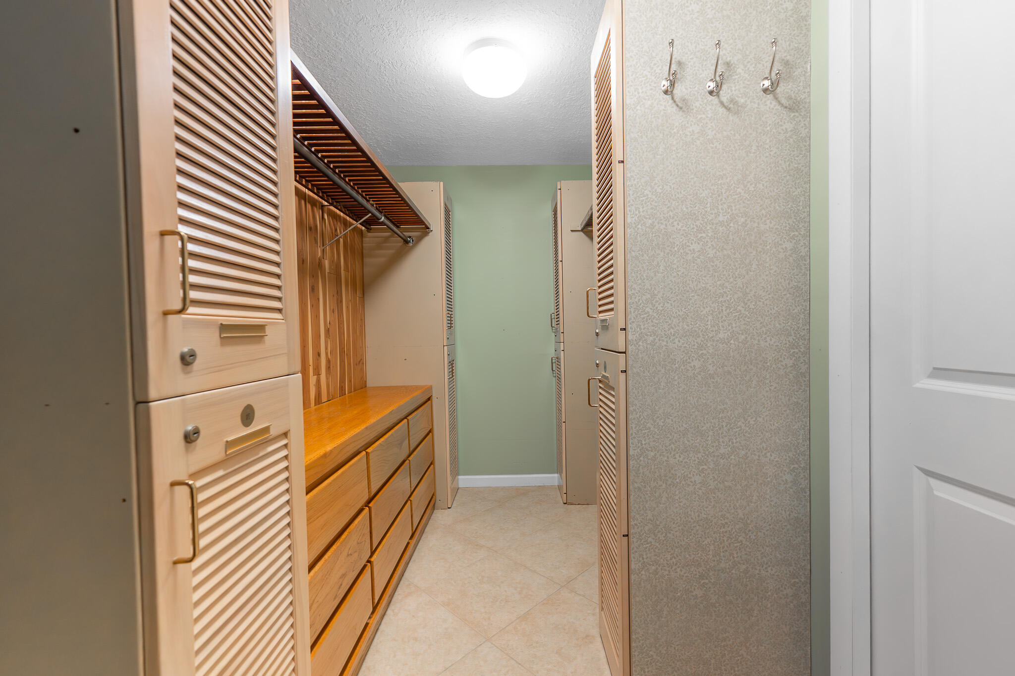 1079 NE Crescent Street