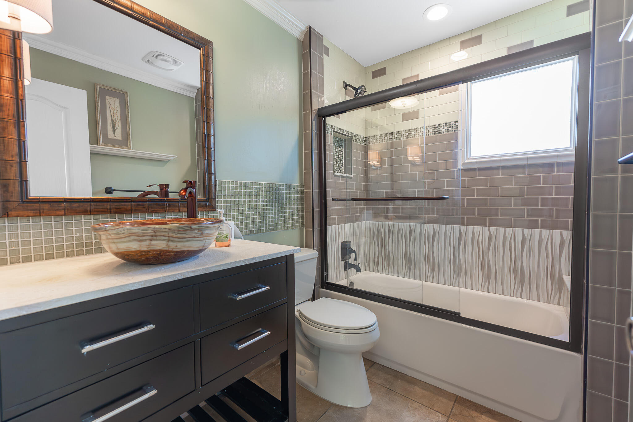 1079 NE Crescent Street