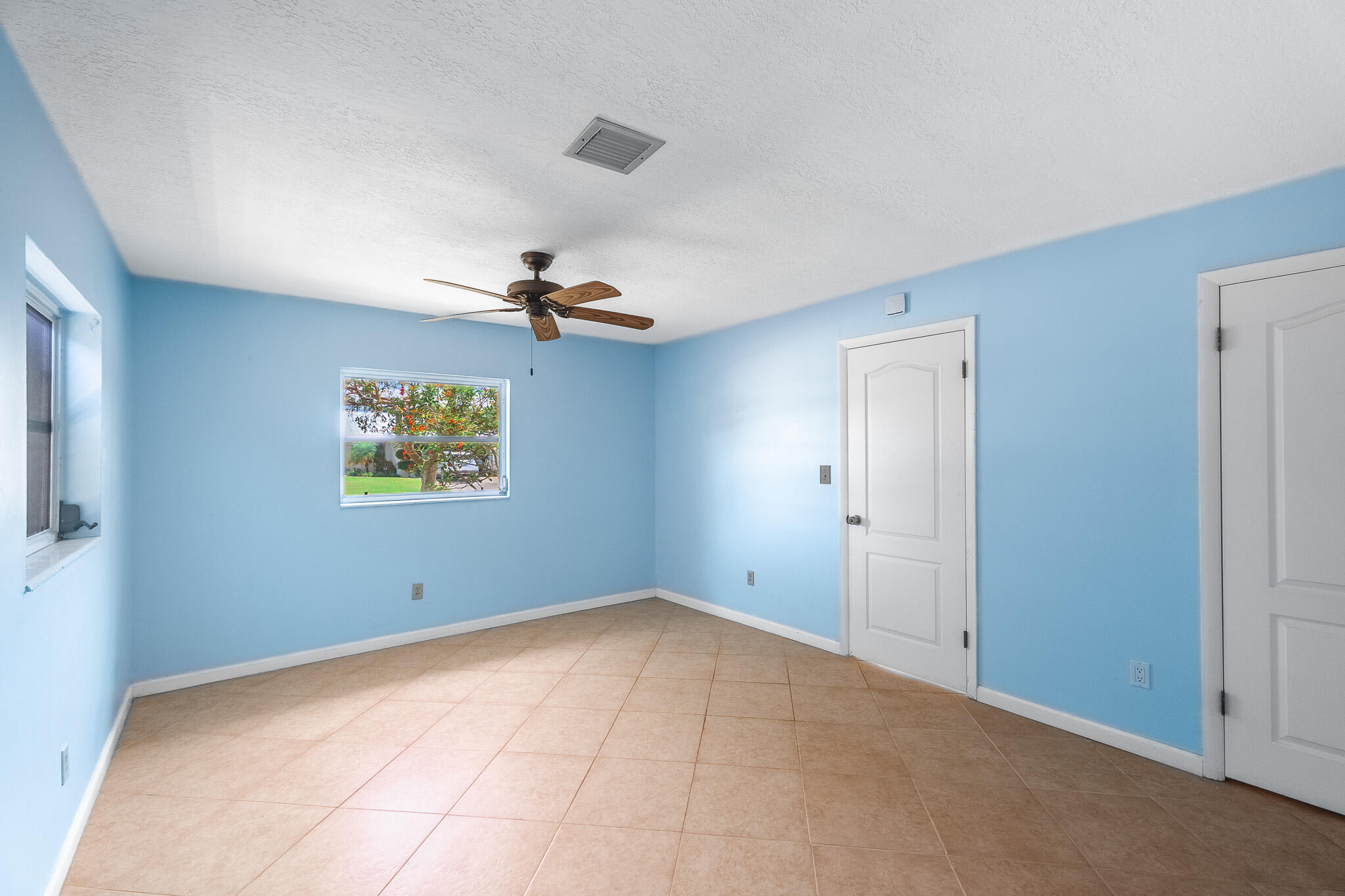 1079 NE Crescent Street