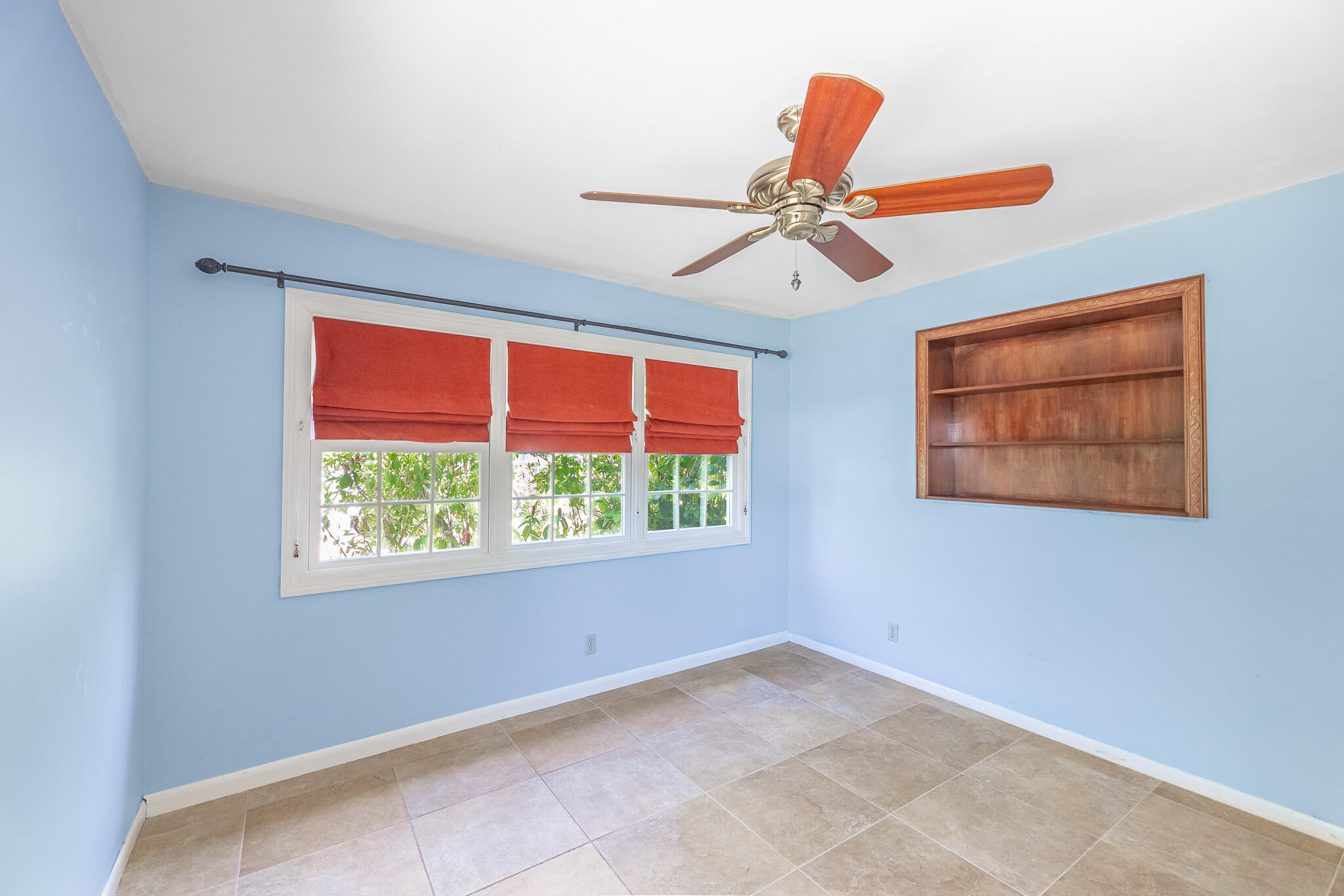 1079 NE Crescent Street