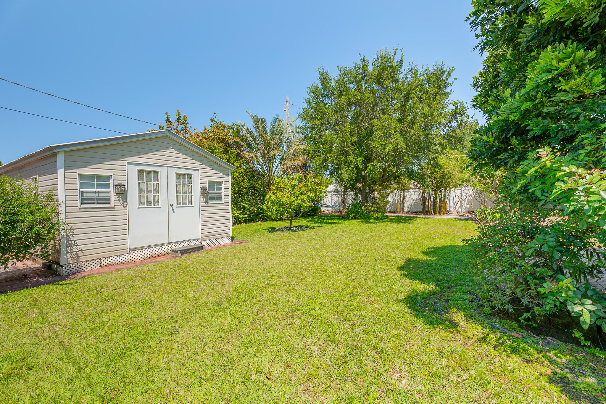 1079 NE Crescent Street