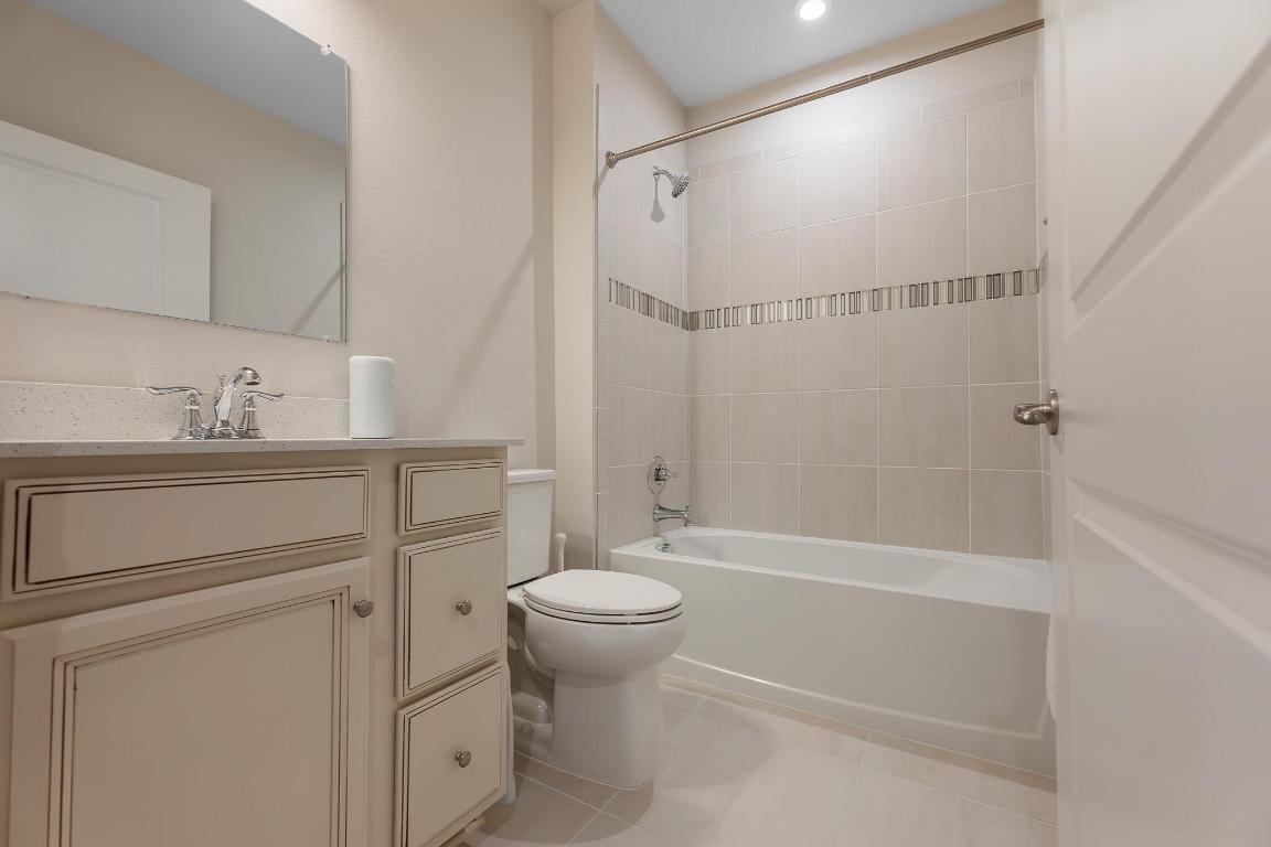 3639 Sapphire Hollow Way