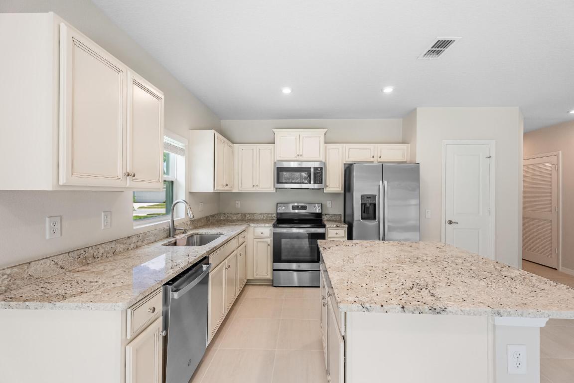 3639 Sapphire Hollow Way