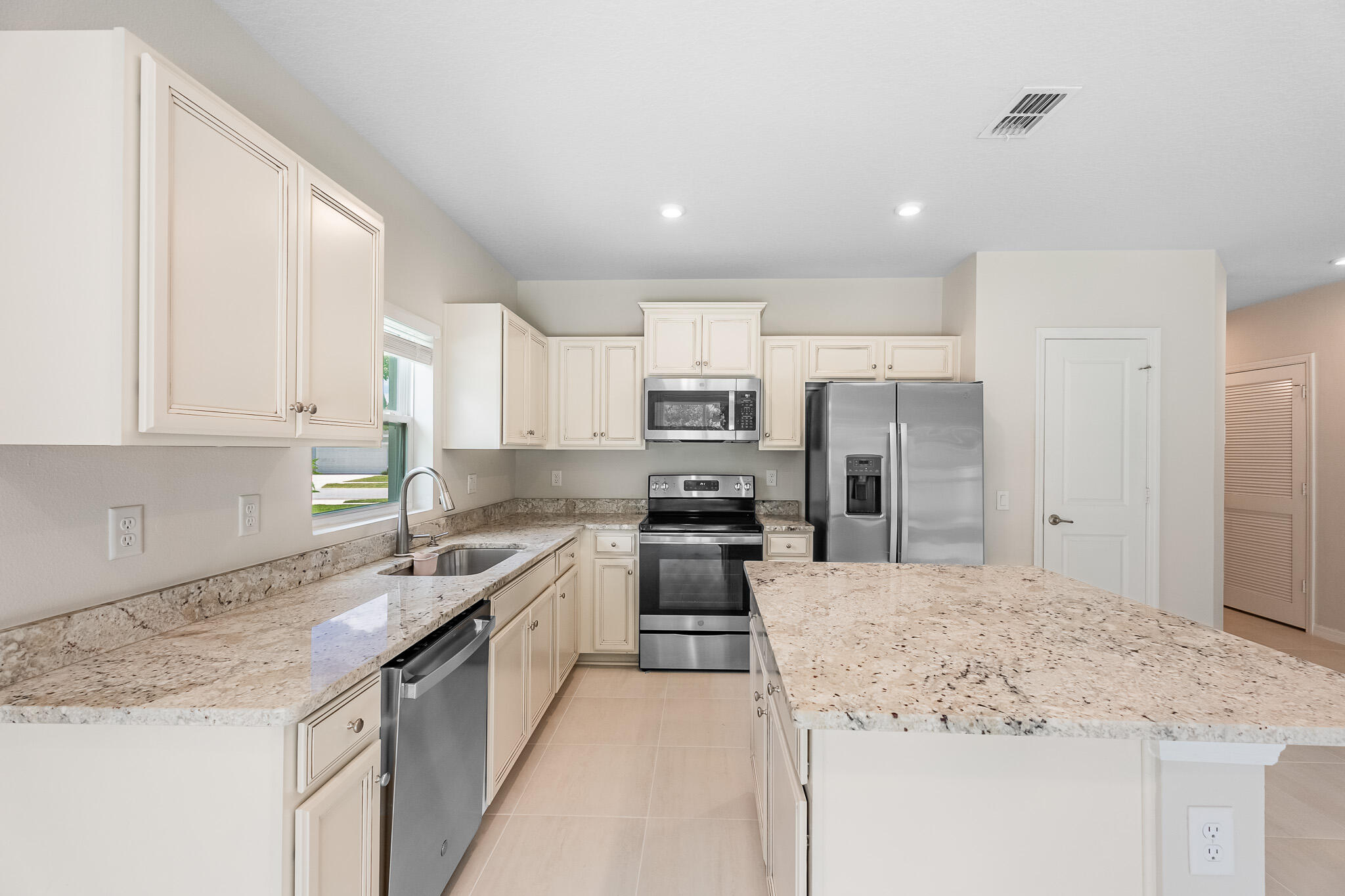 3639 Sapphire Hollow Way