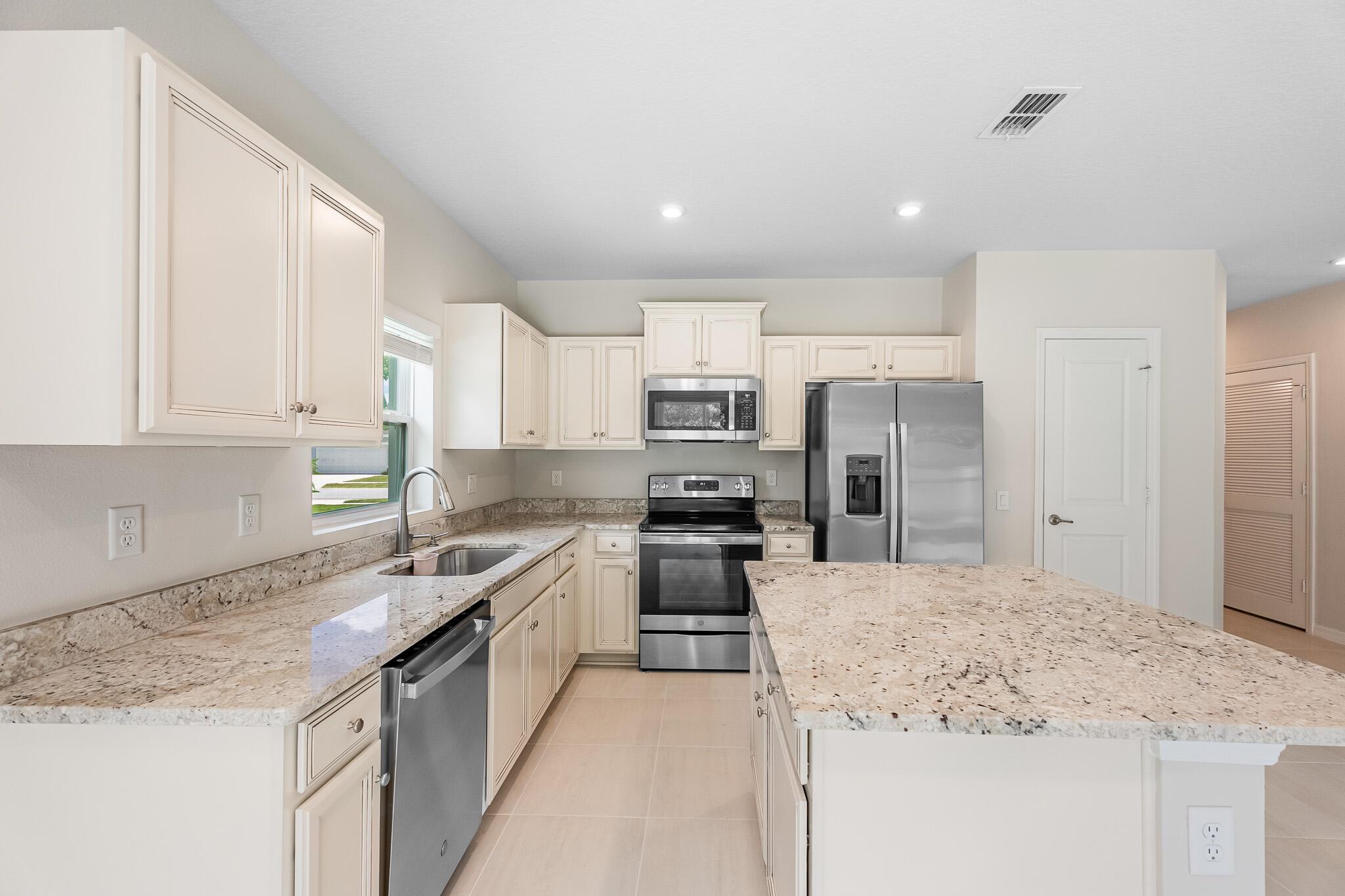 3639 Sapphire Hollow Way