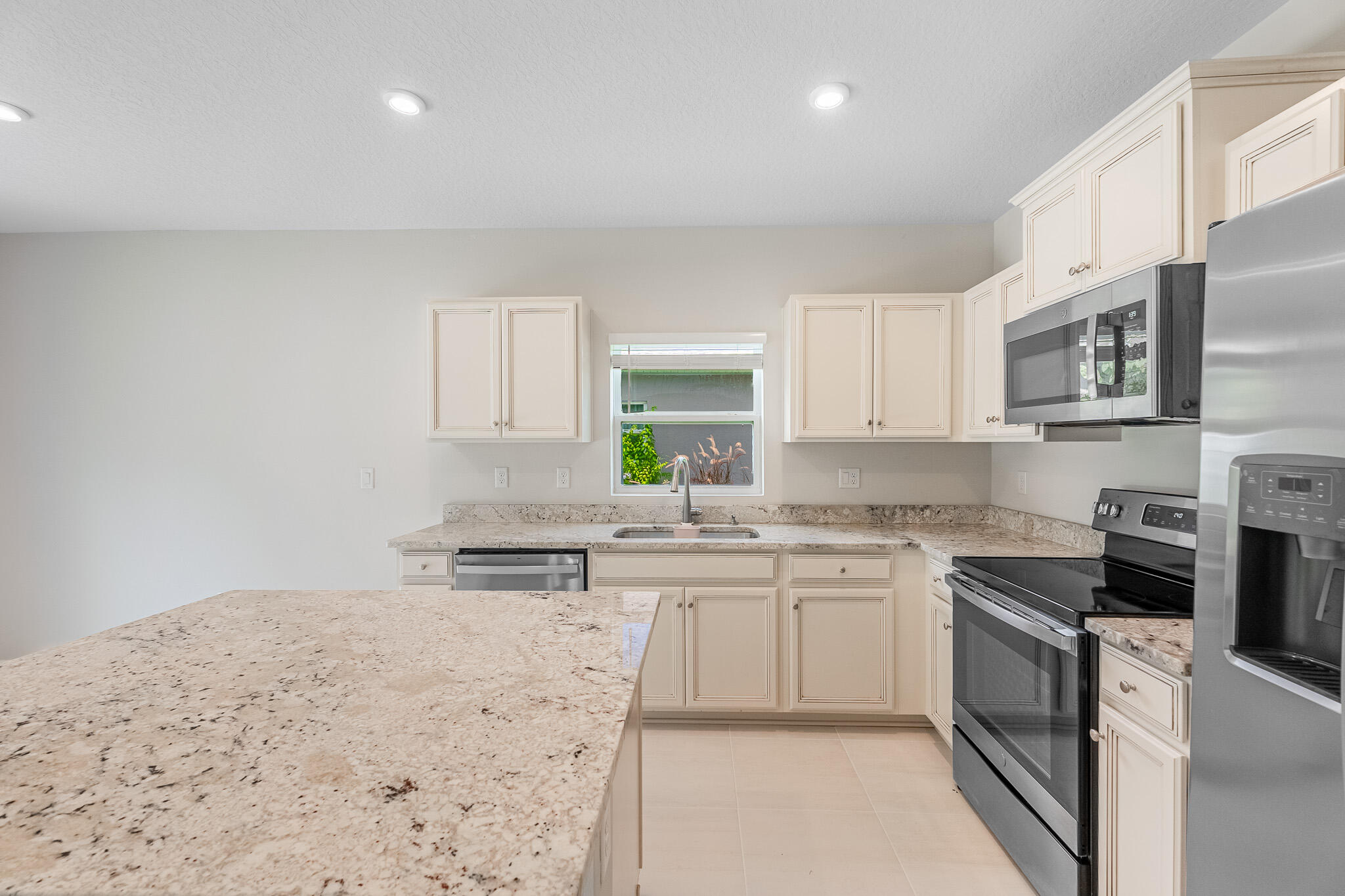 3639 Sapphire Hollow Way