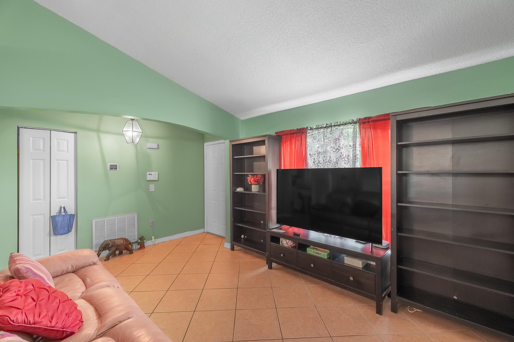 556 SW Buswell Avenue