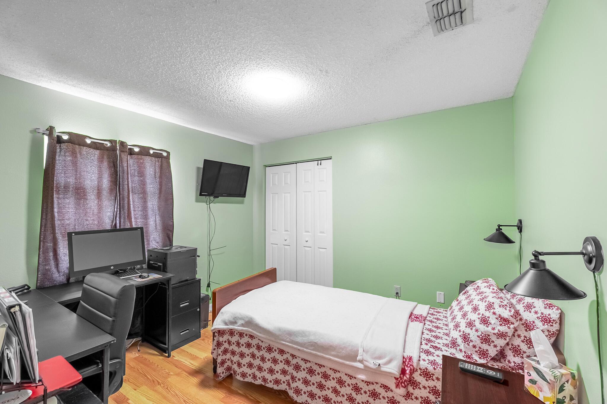 556 SW Buswell Avenue